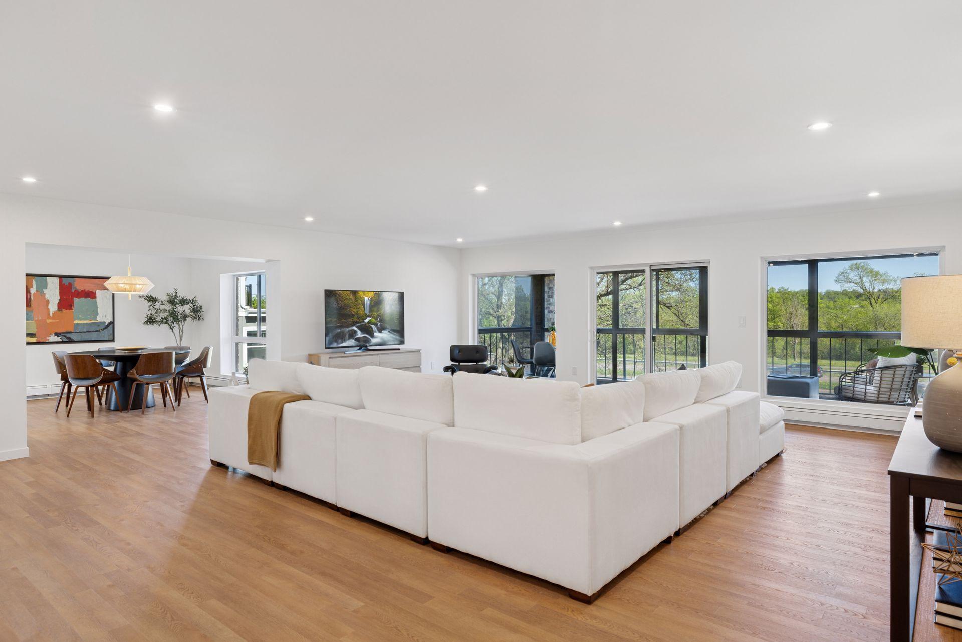 2221 Youngman Avenue Unit: 202