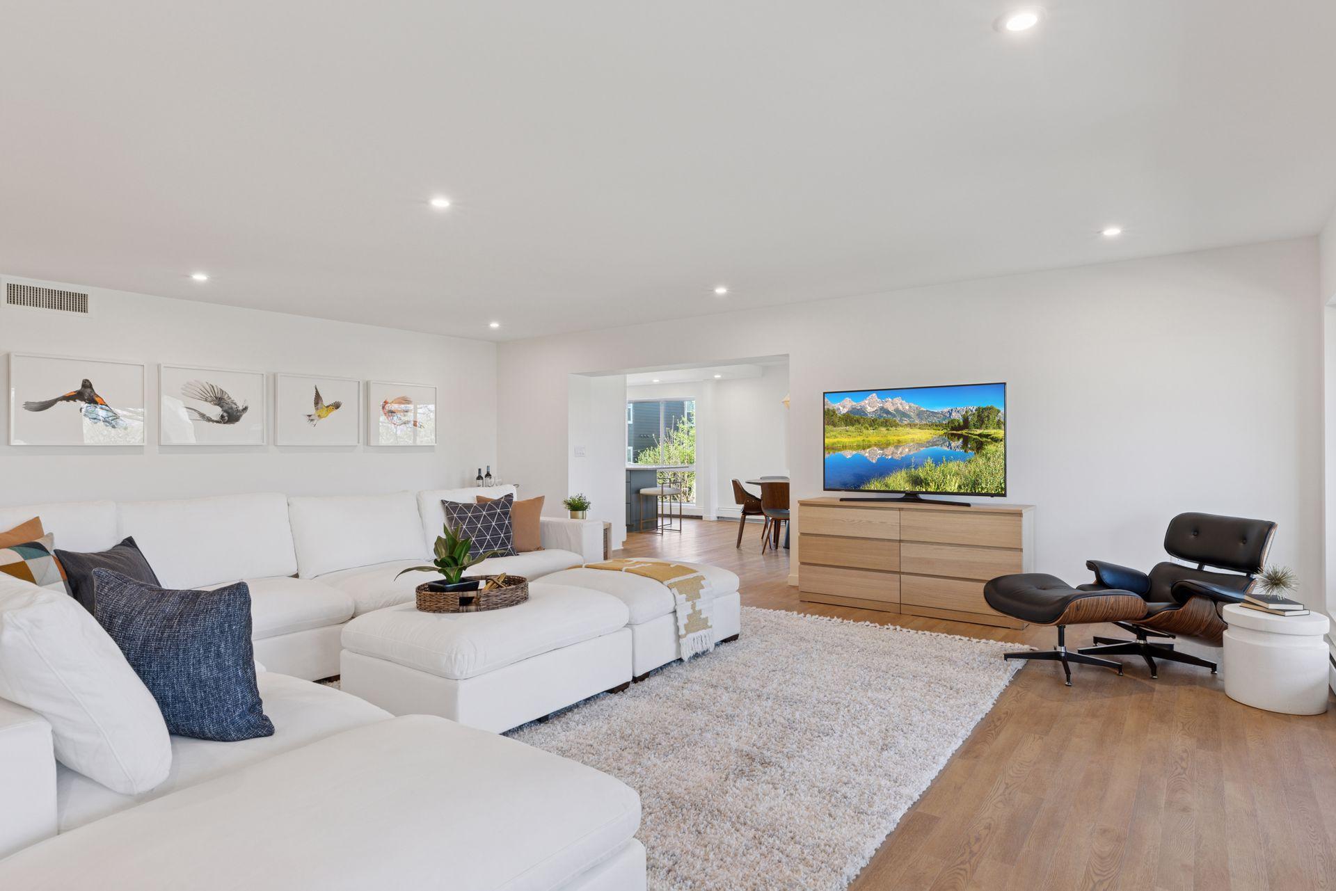 2221 Youngman Avenue Unit: 202