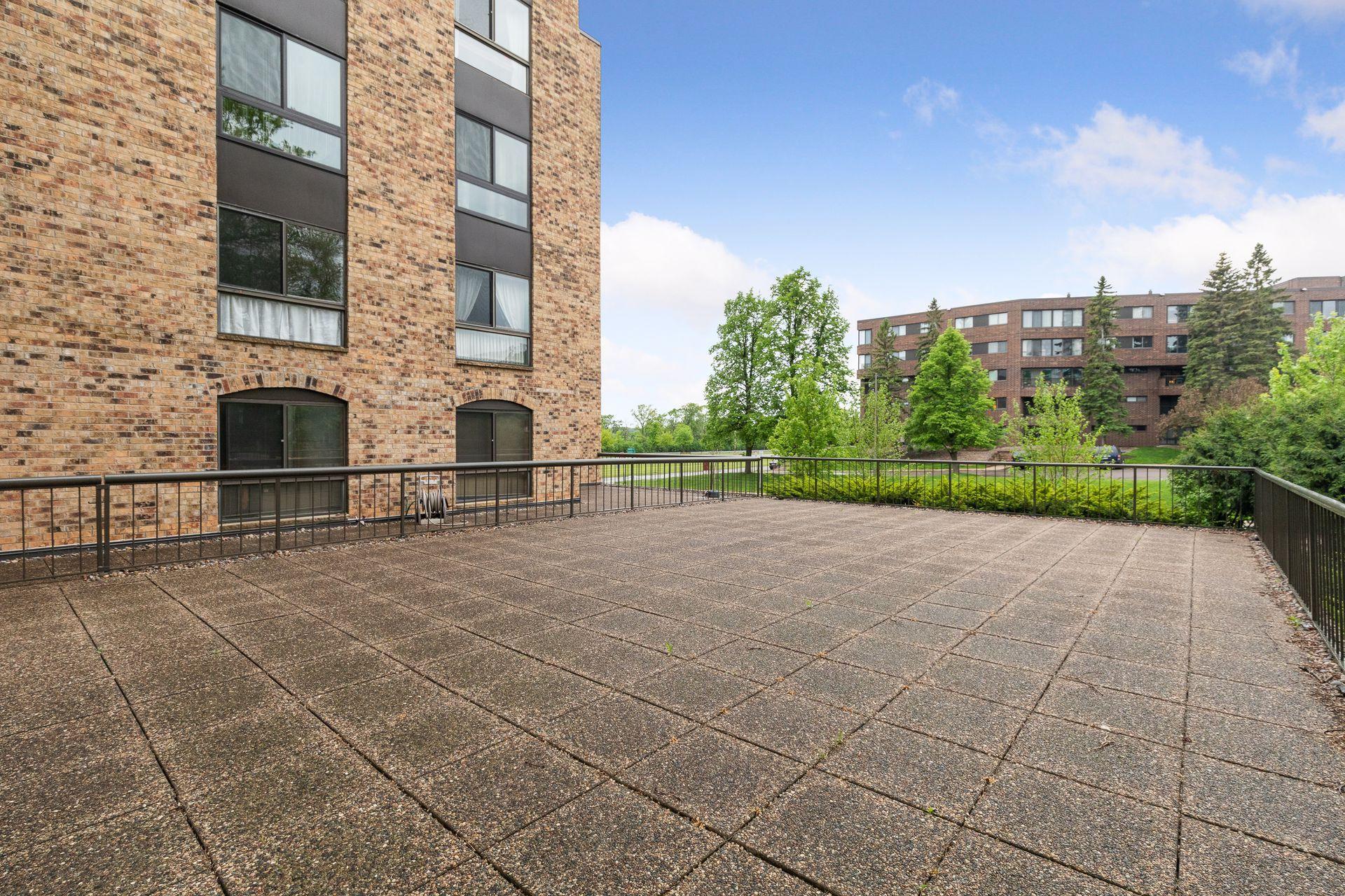 2221 Youngman Avenue Unit: 202