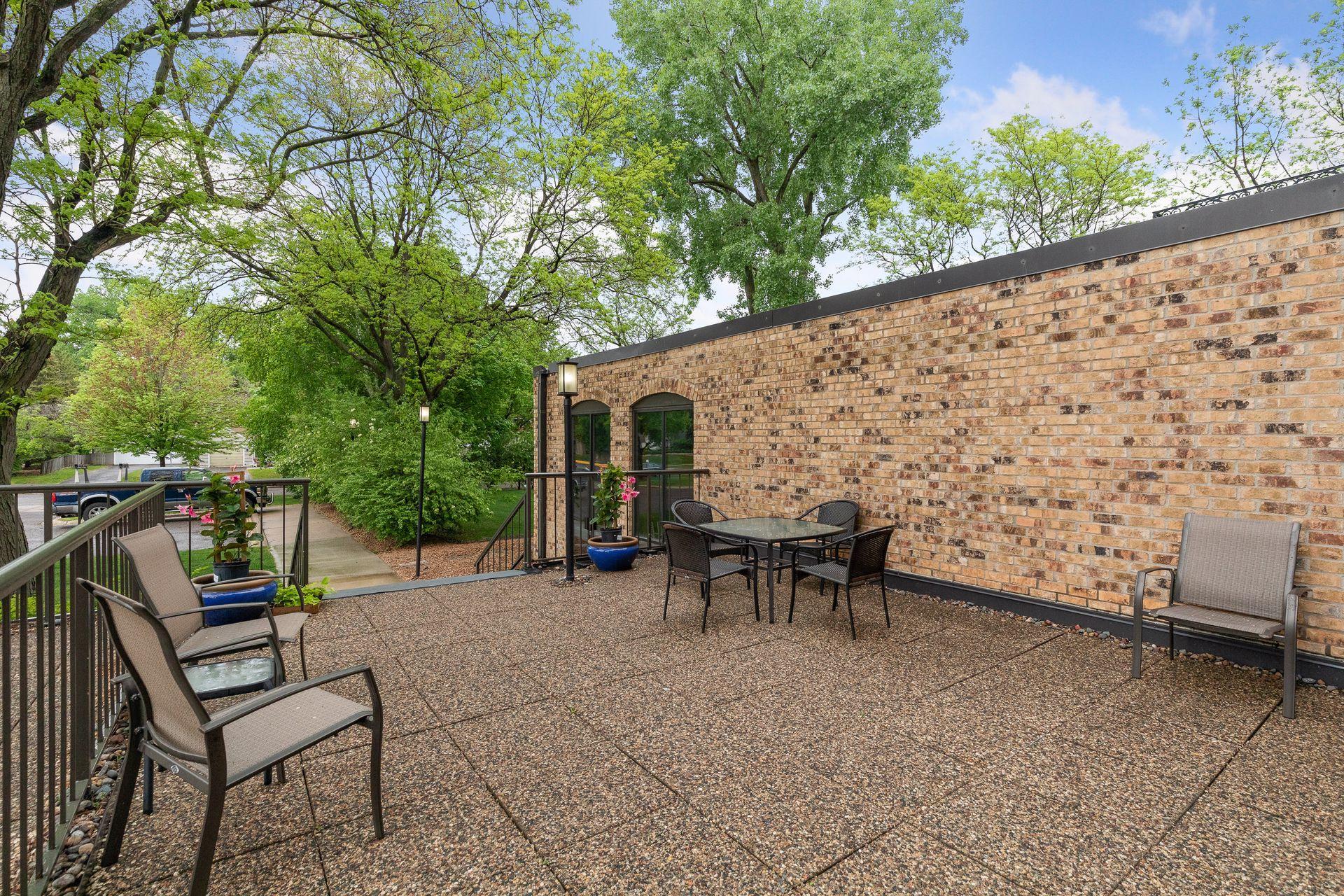 2221 Youngman Avenue Unit: 202