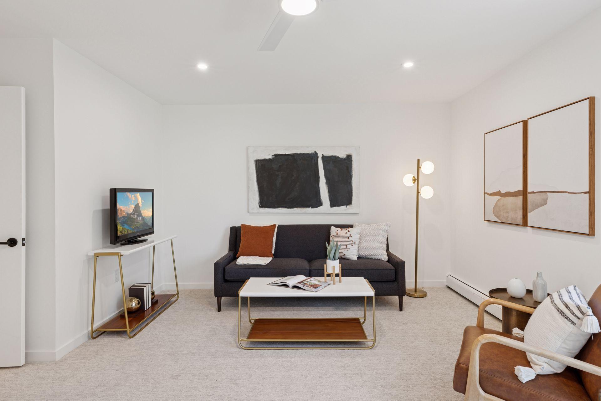 2221 Youngman Avenue Unit: 202