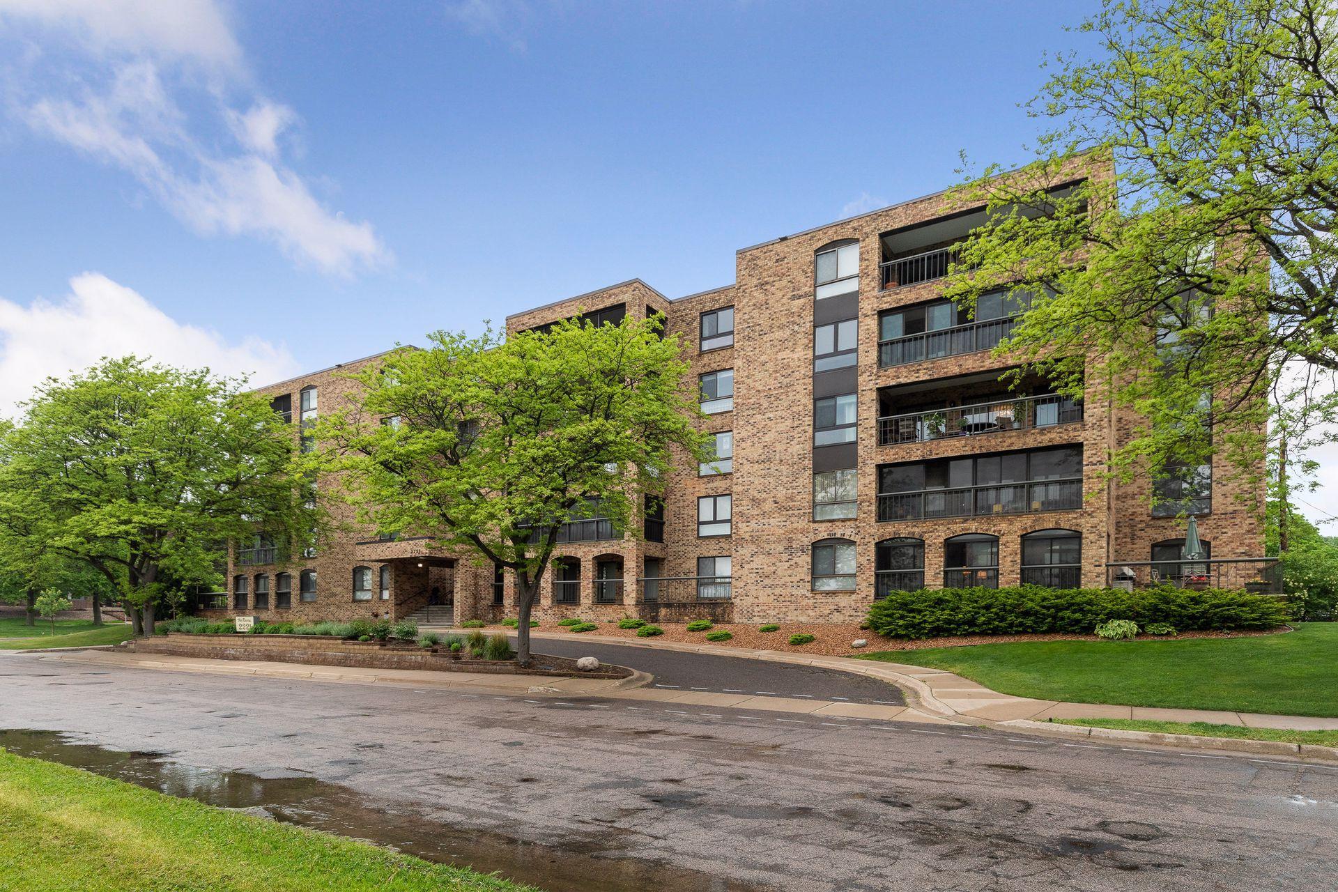 2221 Youngman Avenue Unit: 202