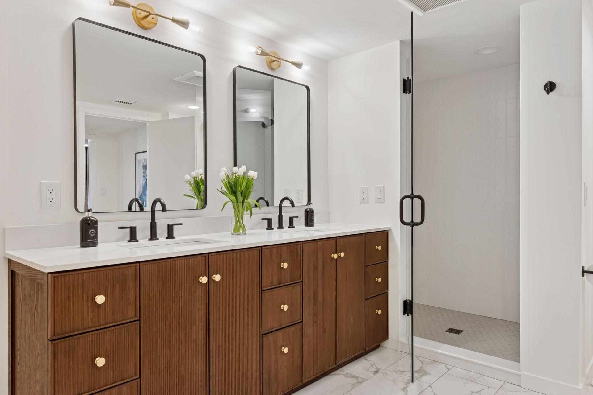 2221 Youngman Avenue Unit: 202