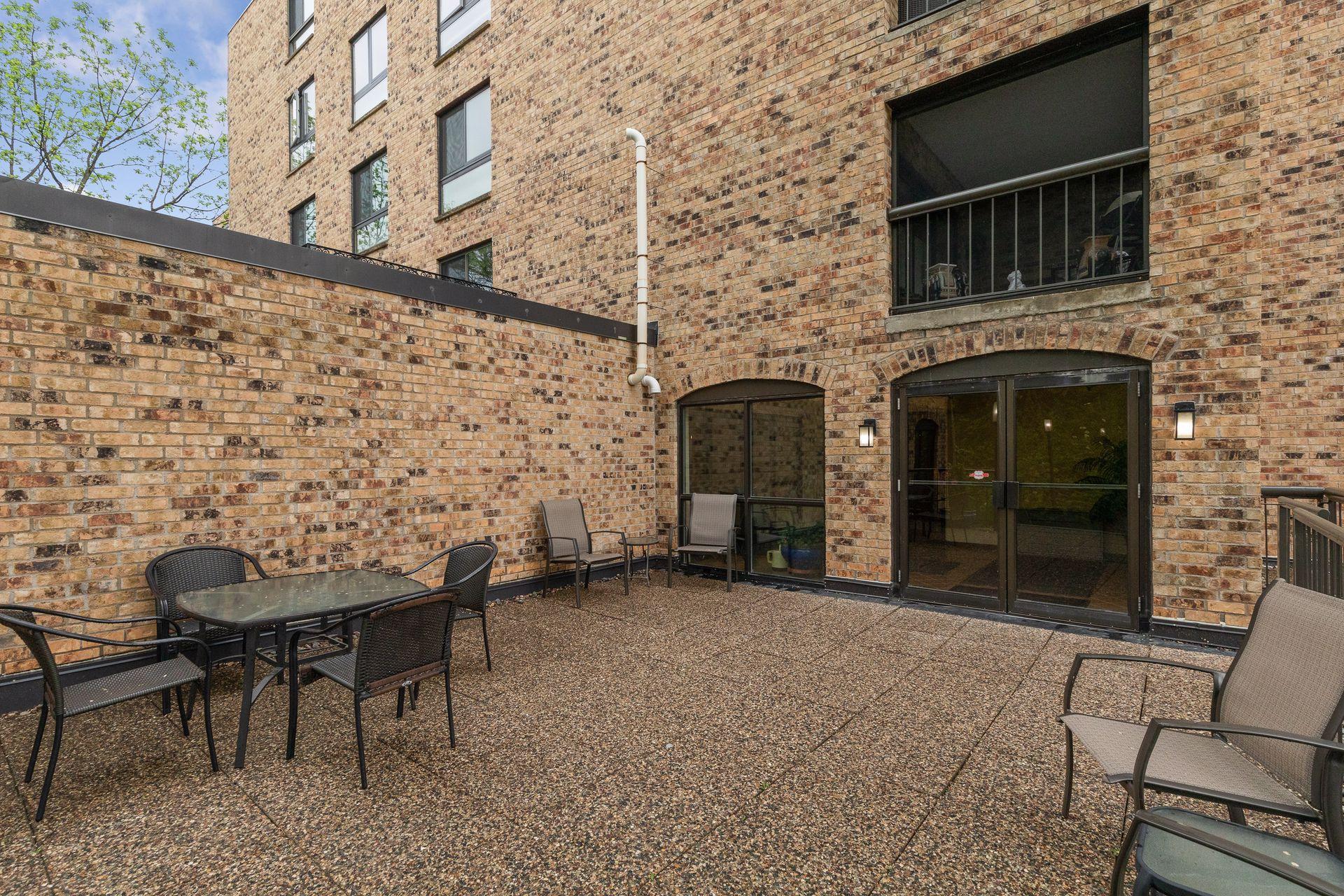 2221 Youngman Avenue Unit: 202