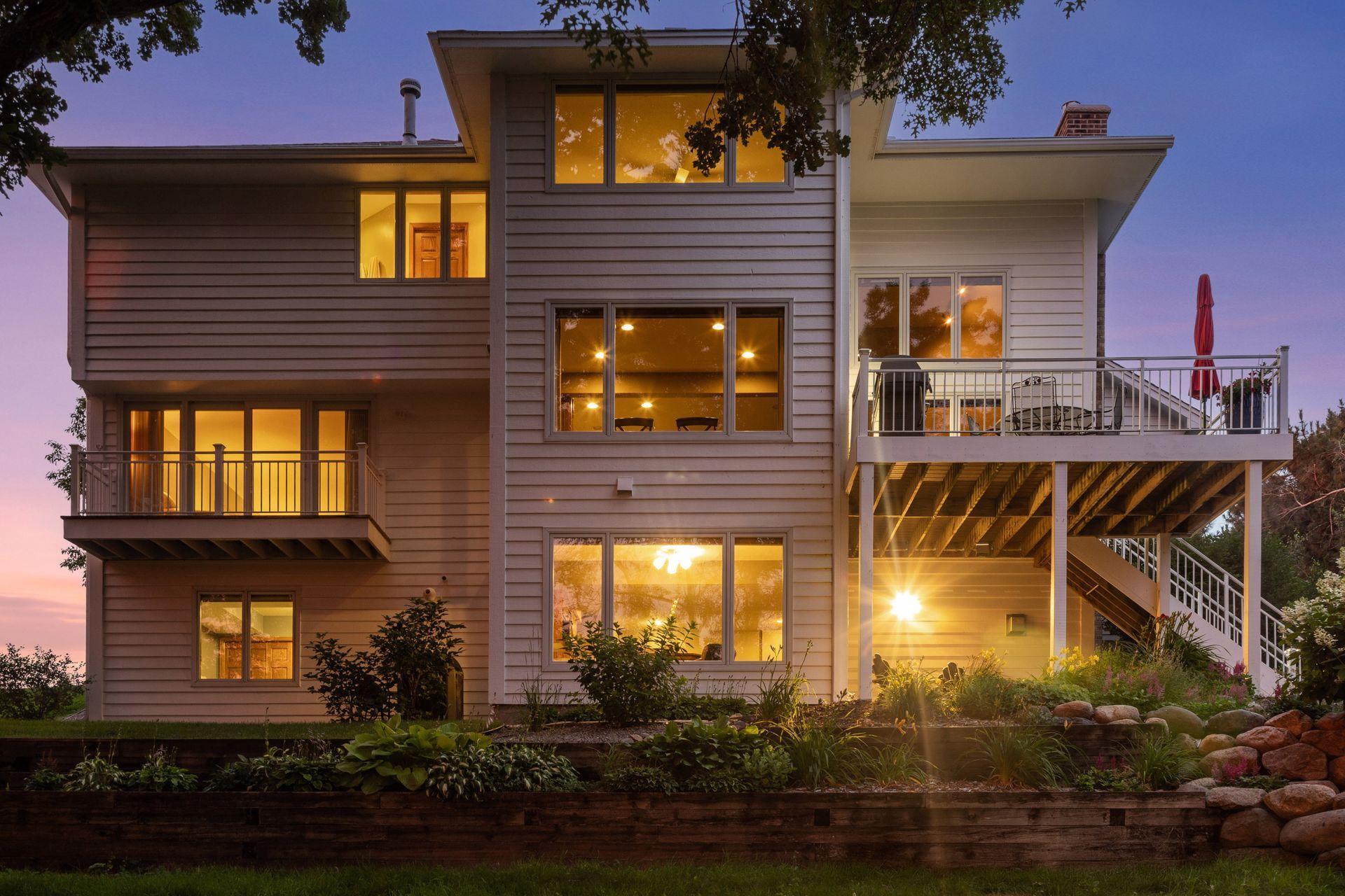 895 Mendakota Court
