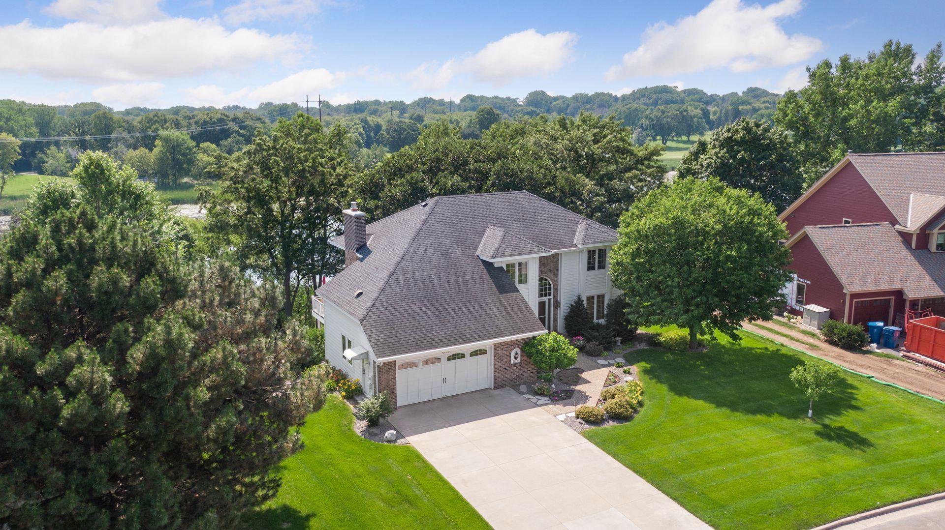 895 Mendakota Court