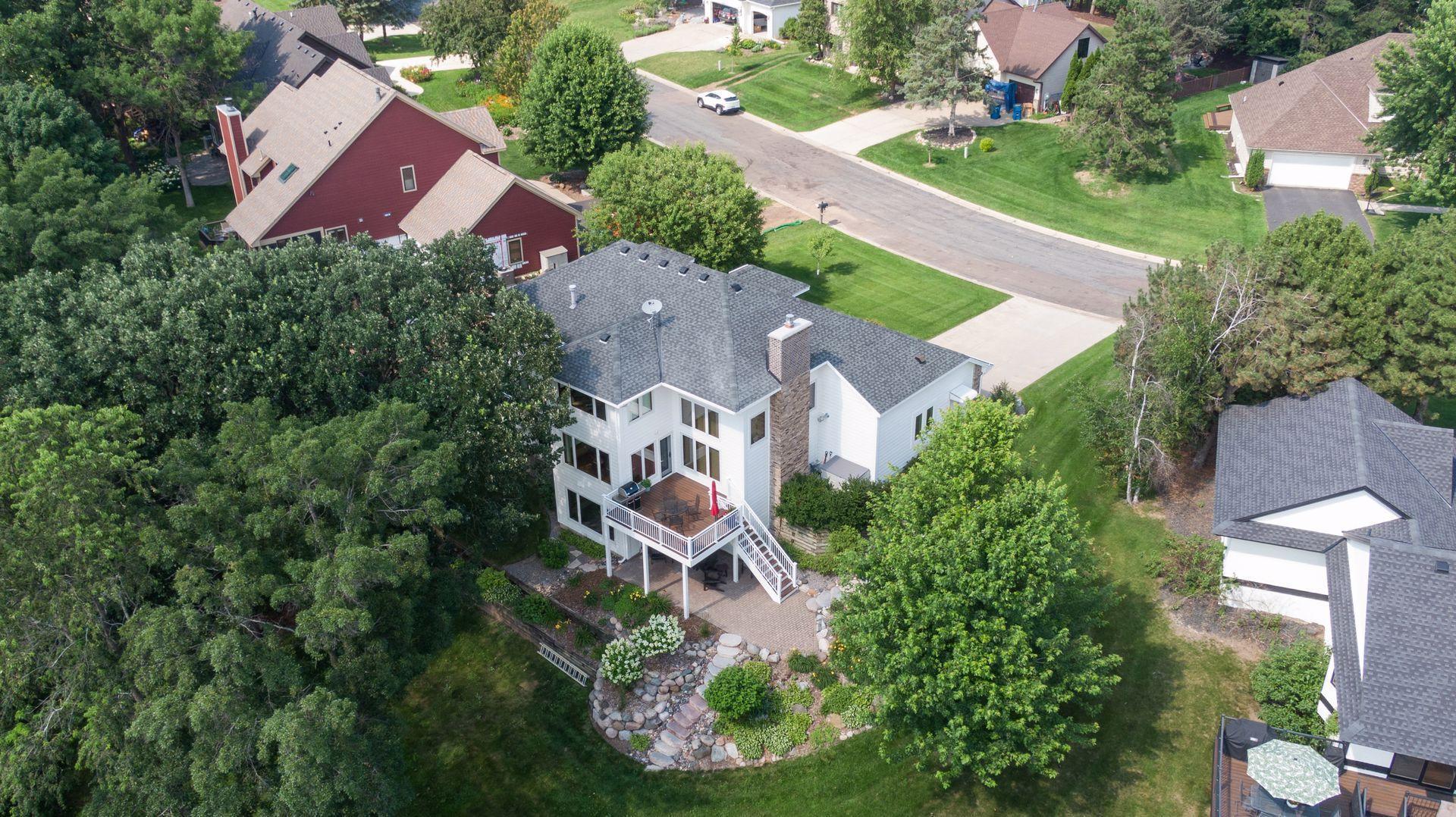 895 Mendakota Court