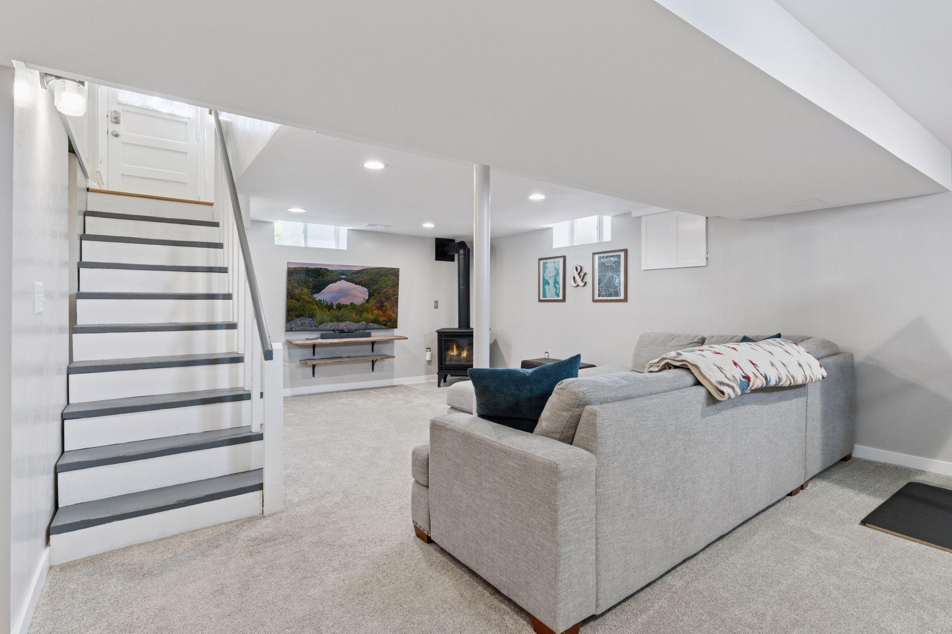 2135 Eleanor Avenue