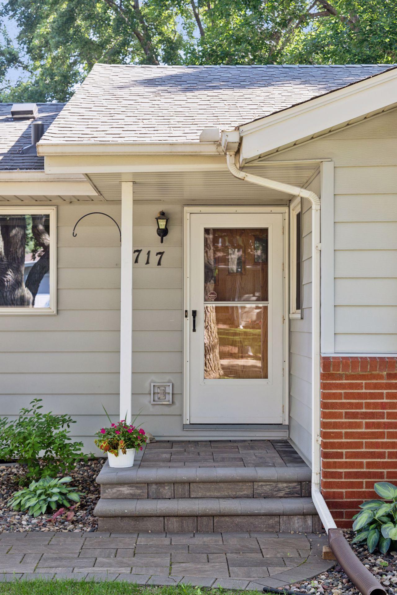 717 Navajo Lane