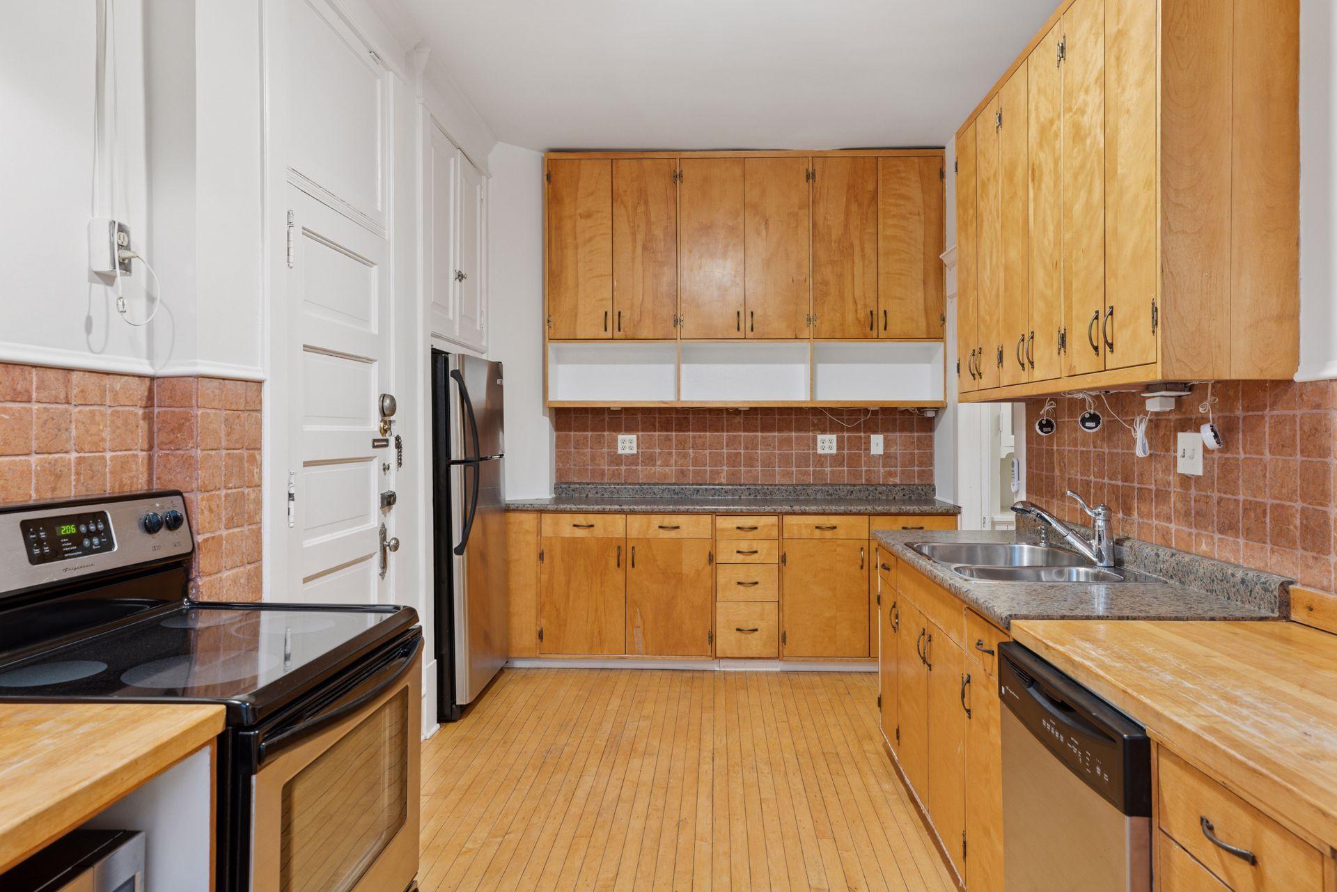 614 Grand Avenue Unit: 3EE