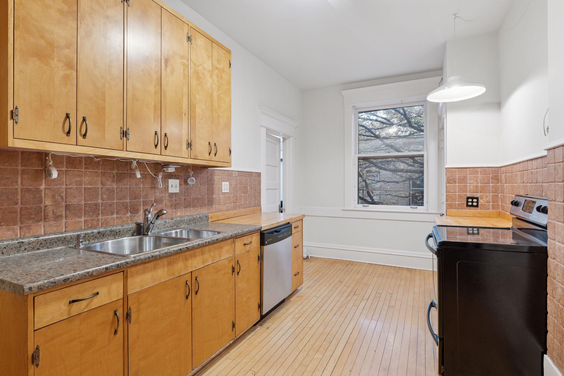 614 Grand Avenue Unit: 3EE