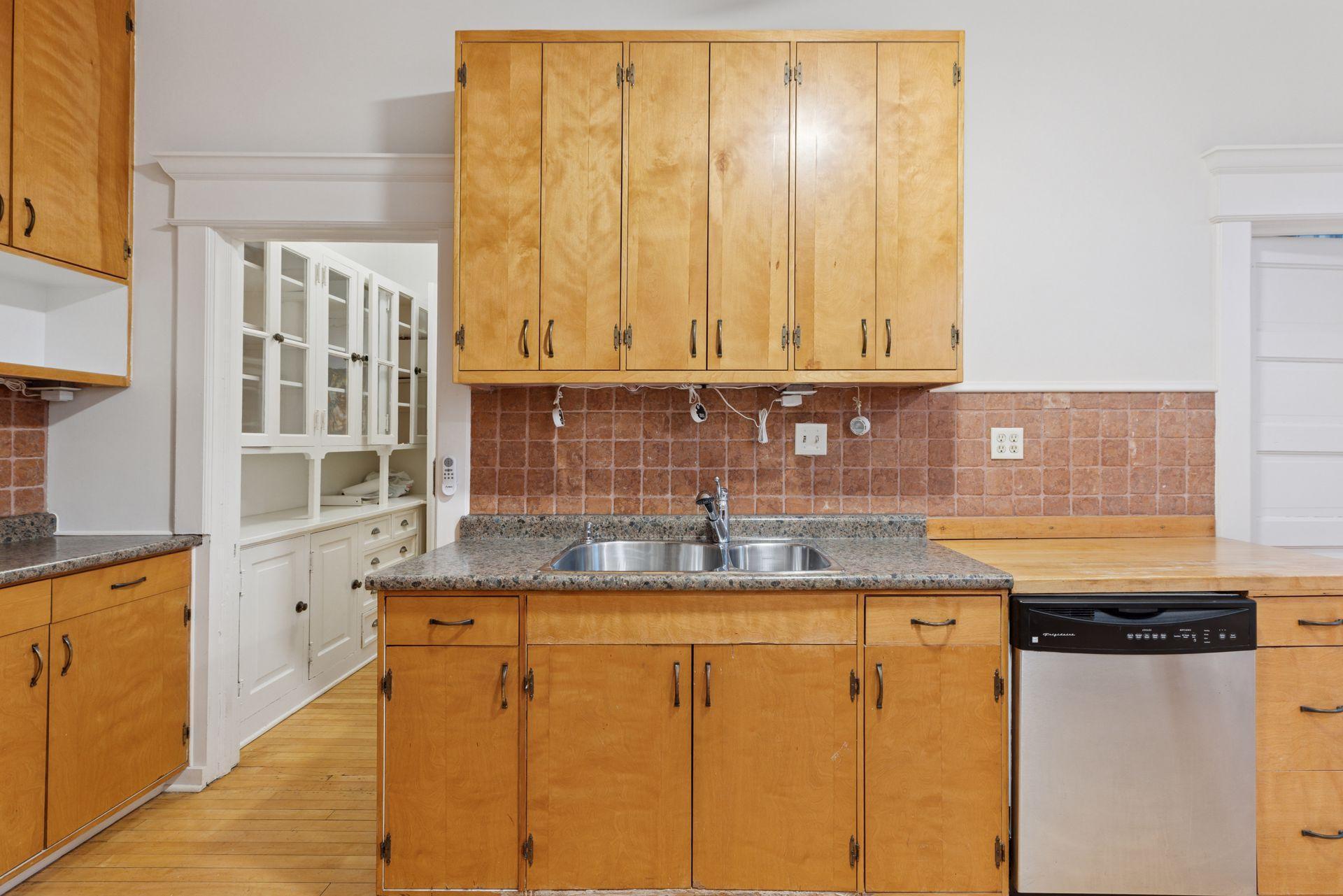 614 Grand Avenue Unit: 3EE
