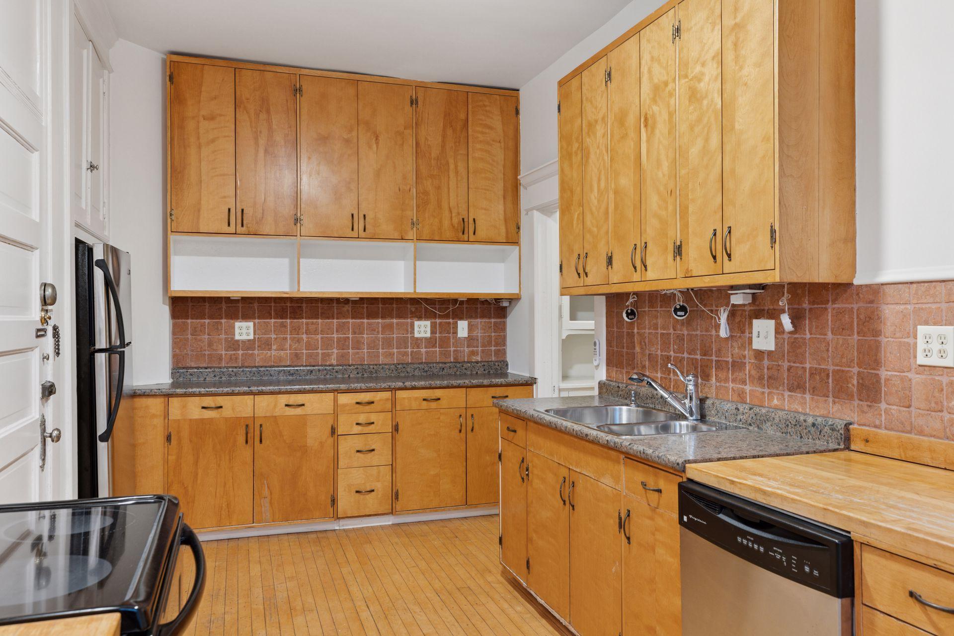614 Grand Avenue Unit: 3EE