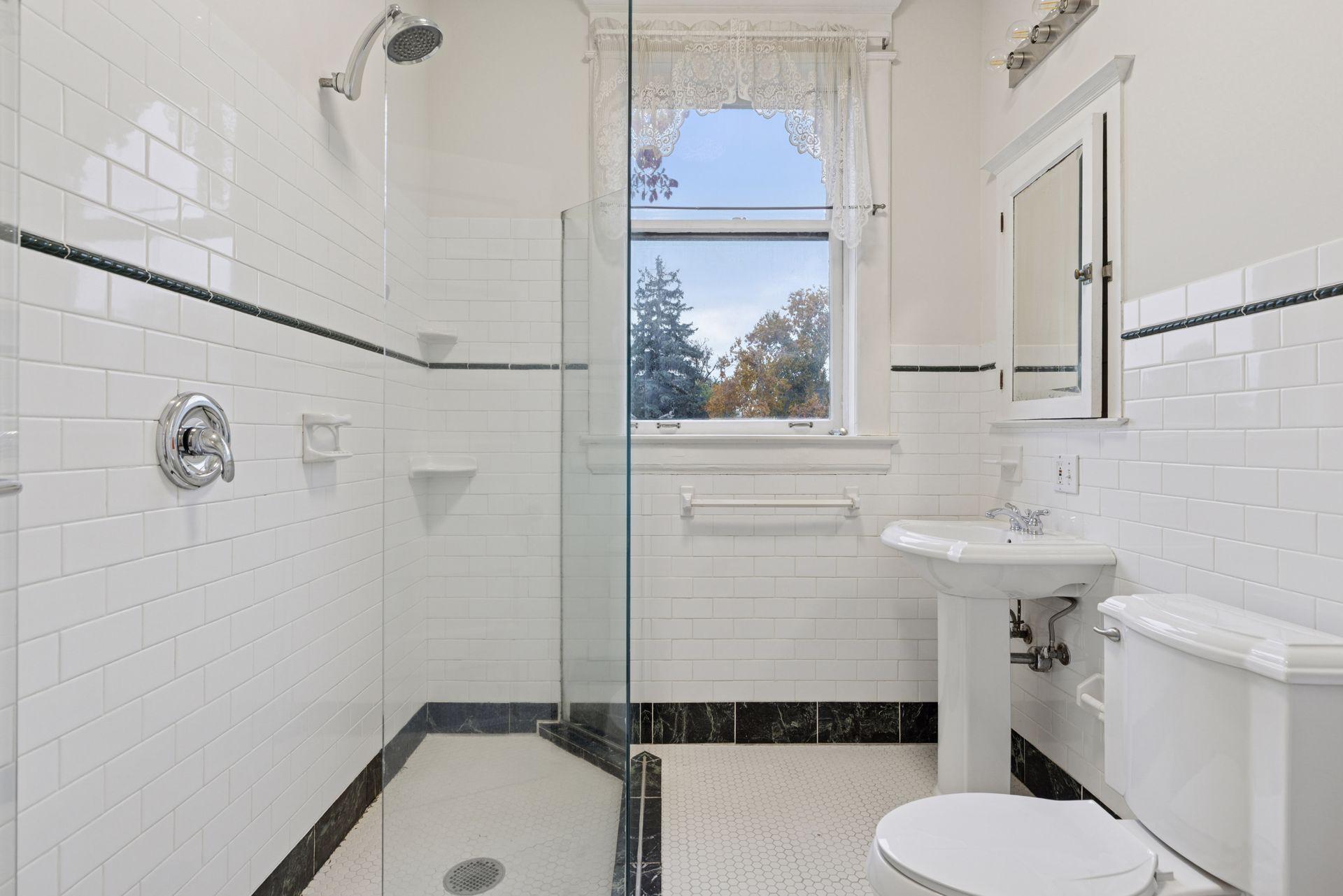 614 Grand Avenue Unit: 3EE
