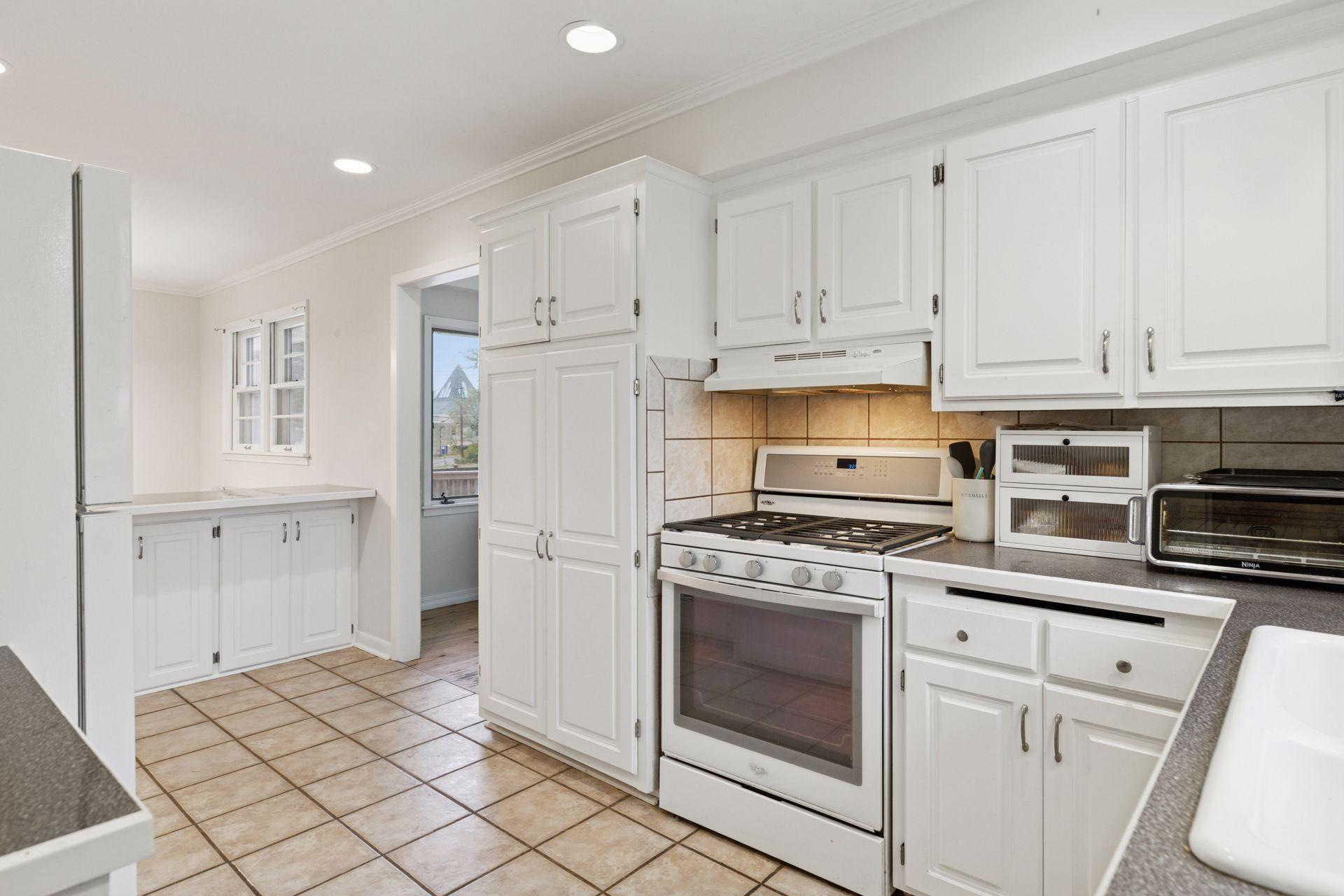 1102 Carlton Drive