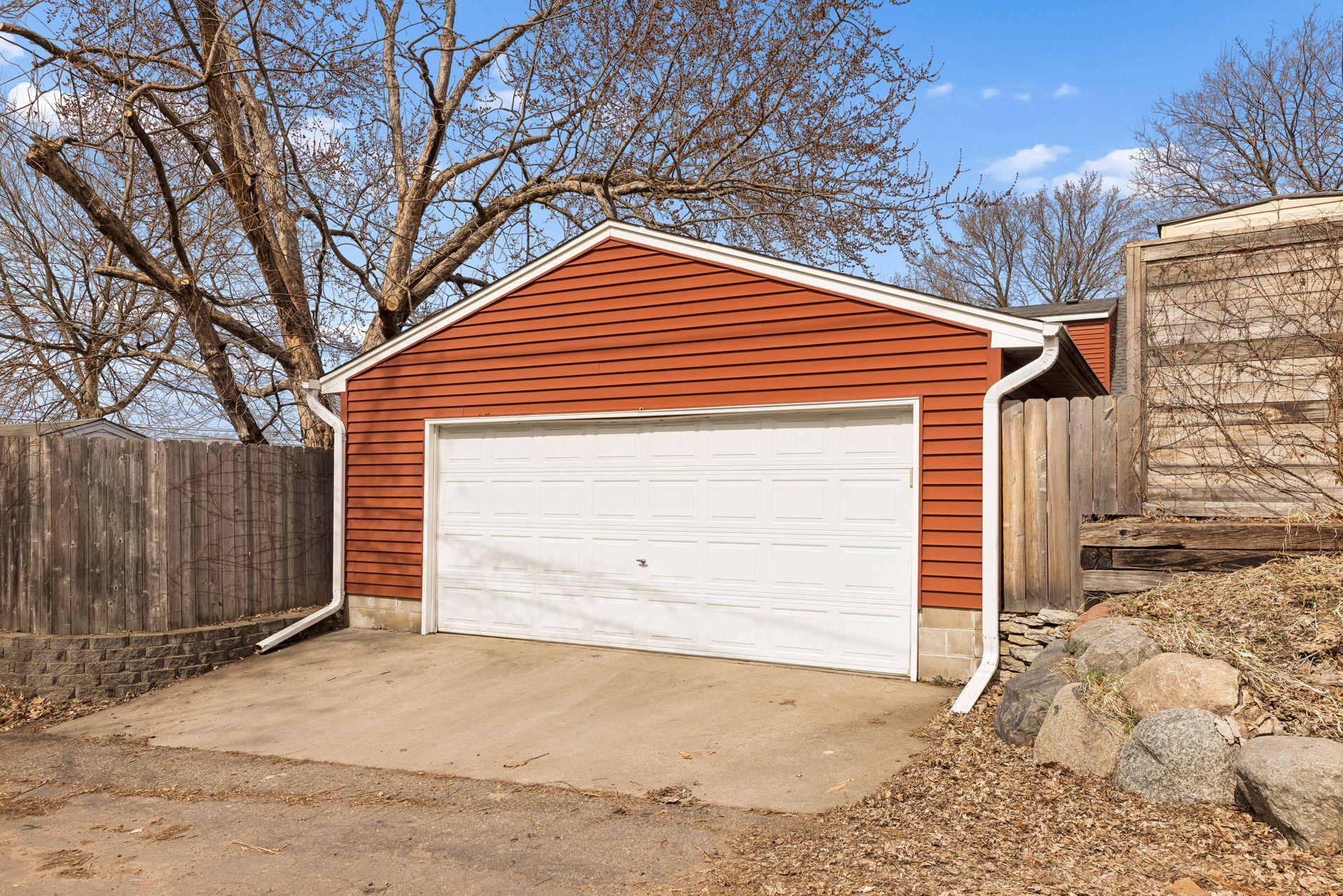1962 Saunders Avenue