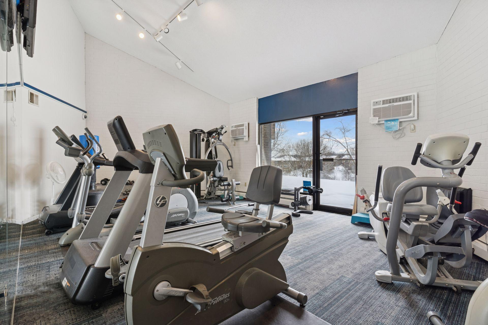 3440 Golfview Drive Unit: 211