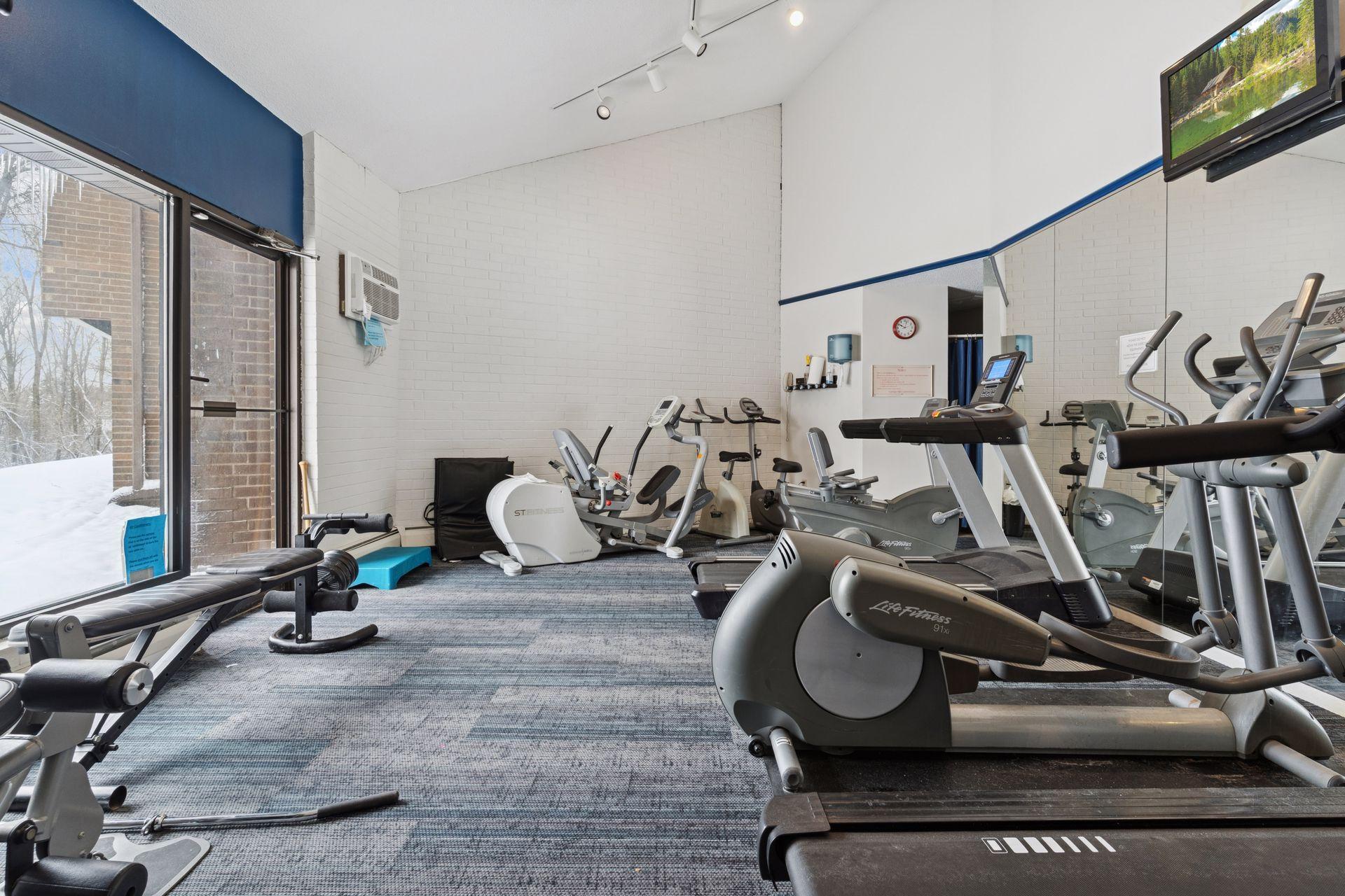 3440 Golfview Drive Unit: 211