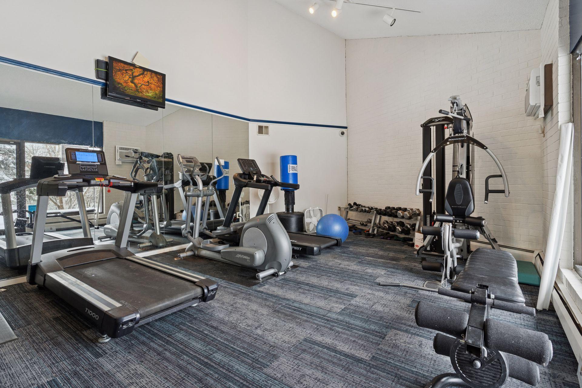3440 Golfview Drive Unit: 211