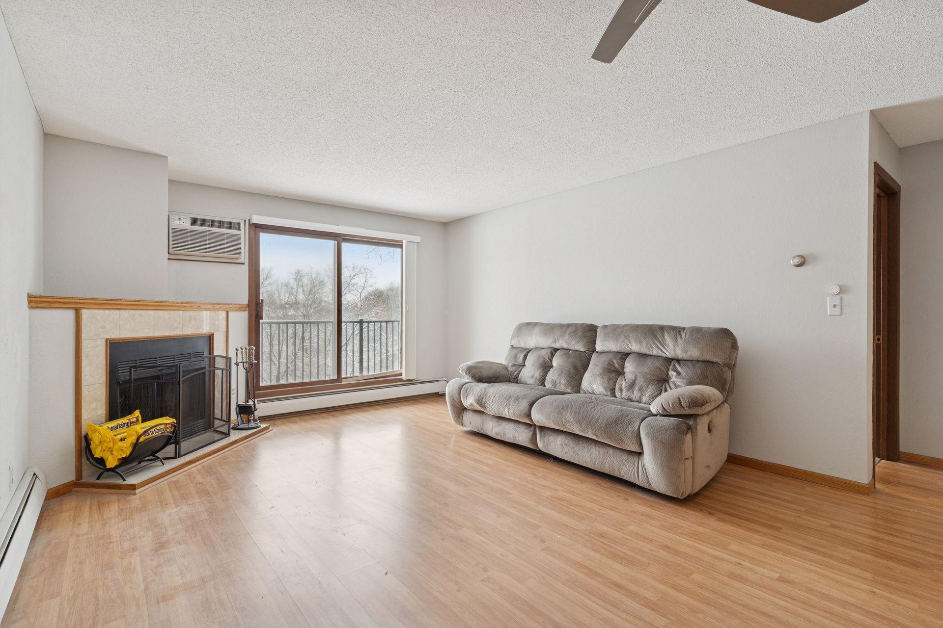 3440 Golfview Drive Unit: 211