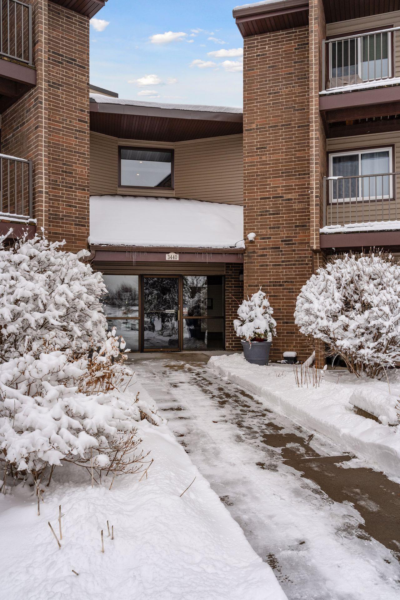 3440 Golfview Drive Unit: 211