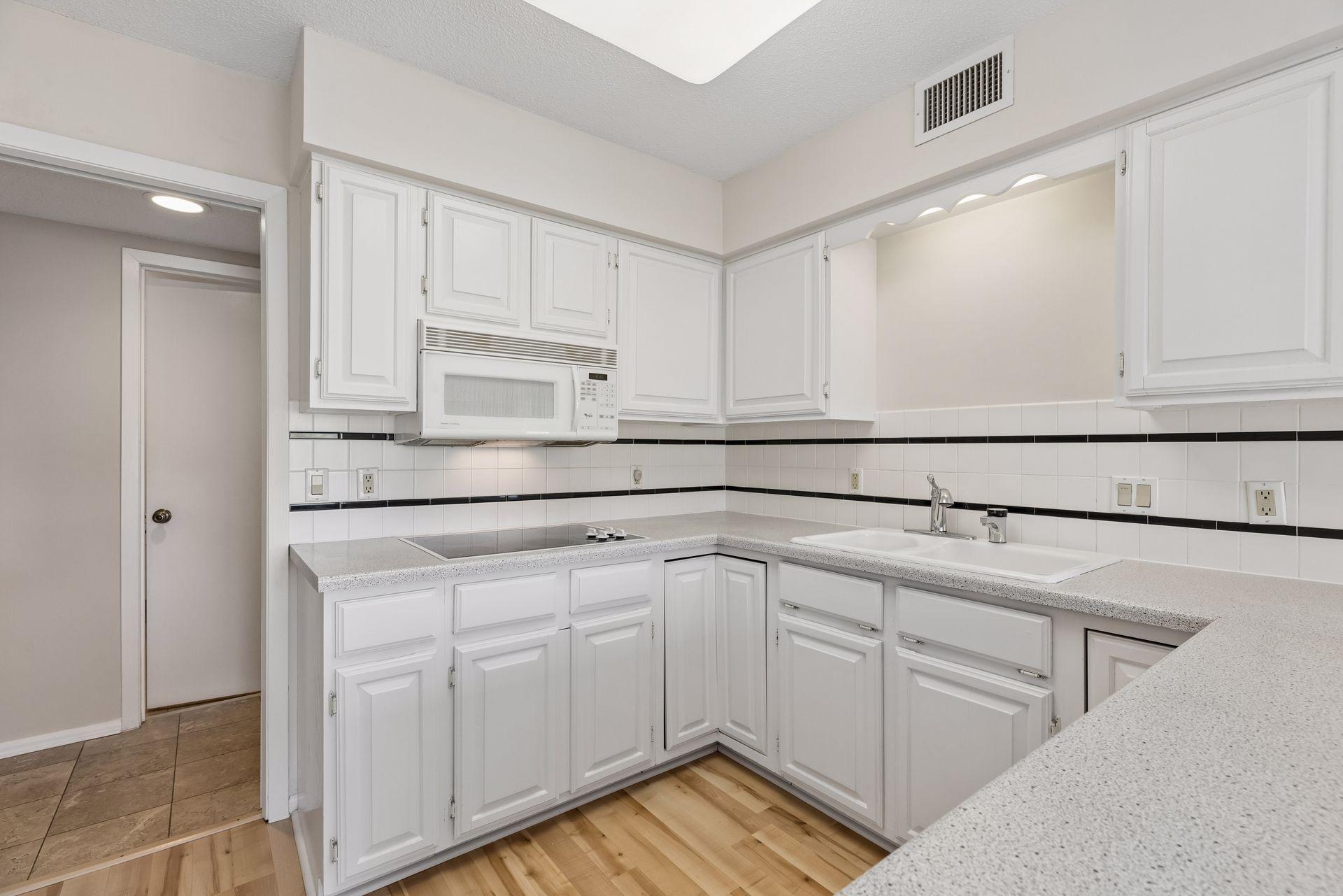 2221 Youngman Avenue Unit: 501