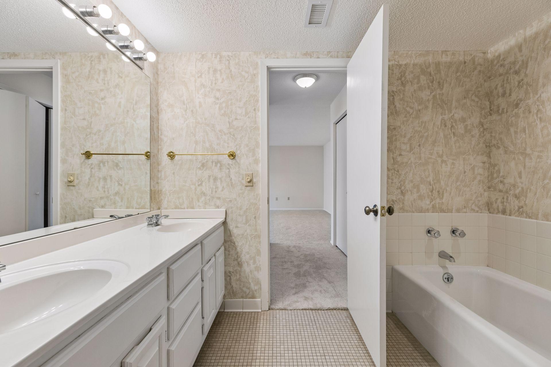 2221 Youngman Avenue Unit: 501