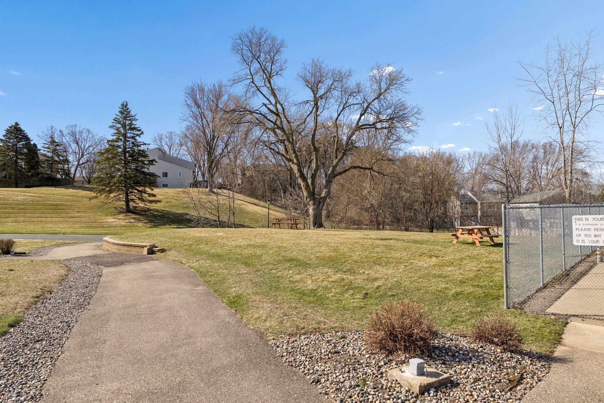 1511 Woodview Avenue W