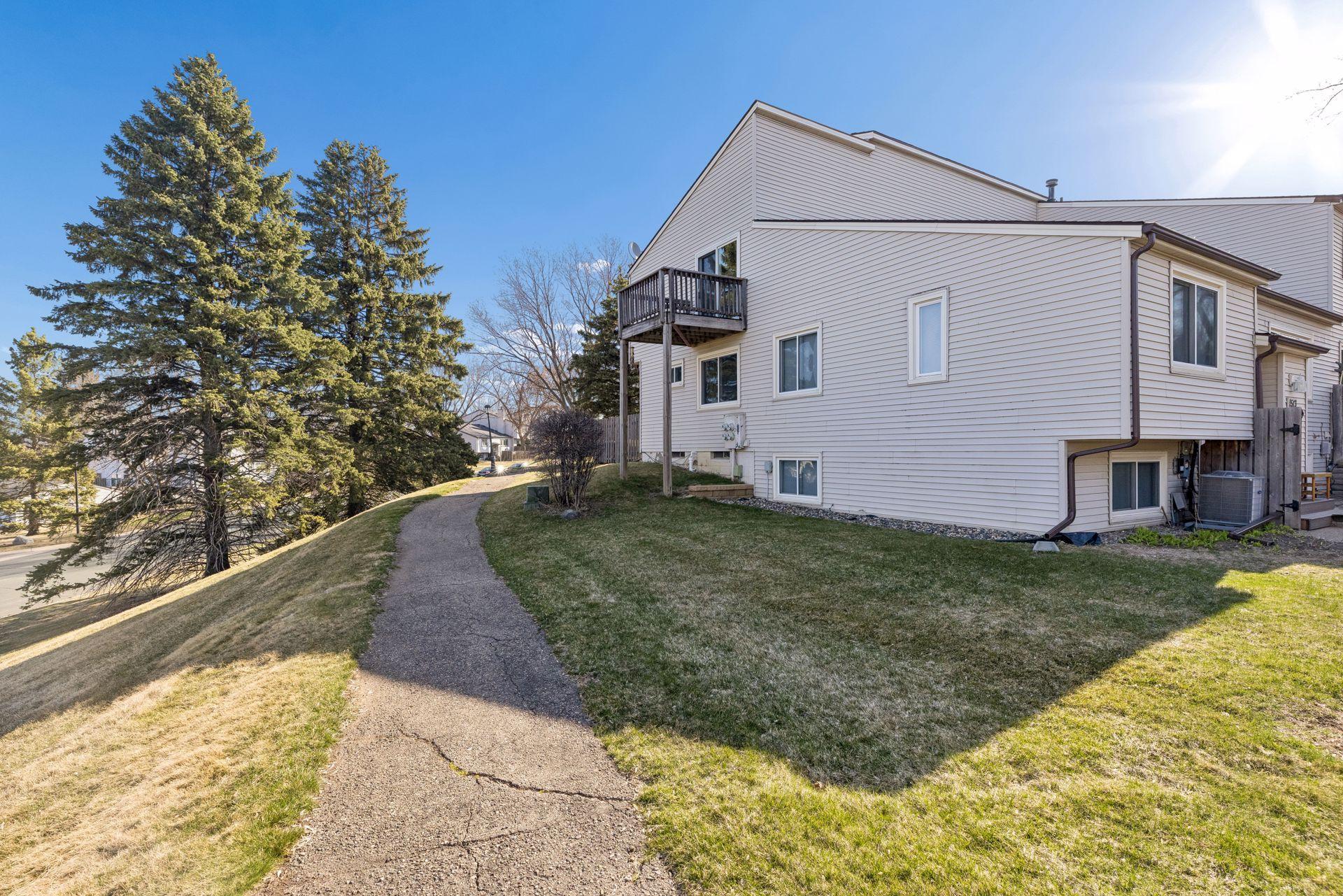 1511 Woodview Avenue W