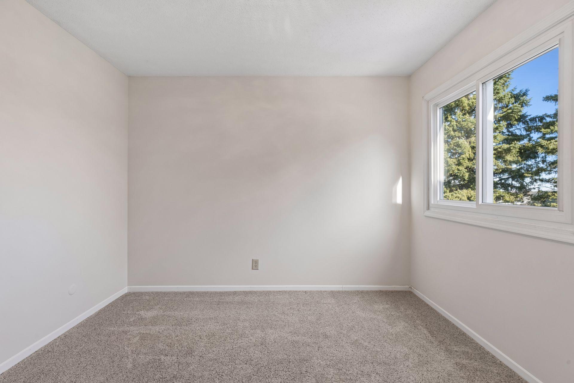 1511 Woodview Avenue W