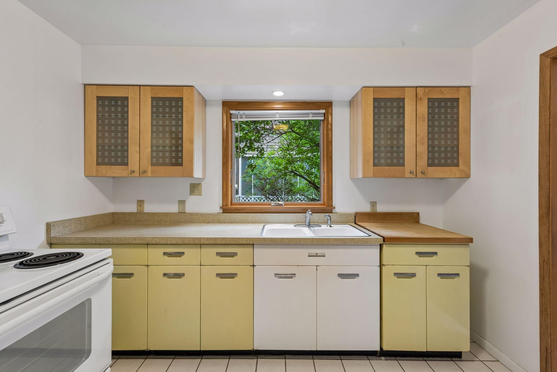 45 Albert Street S Unit: 4