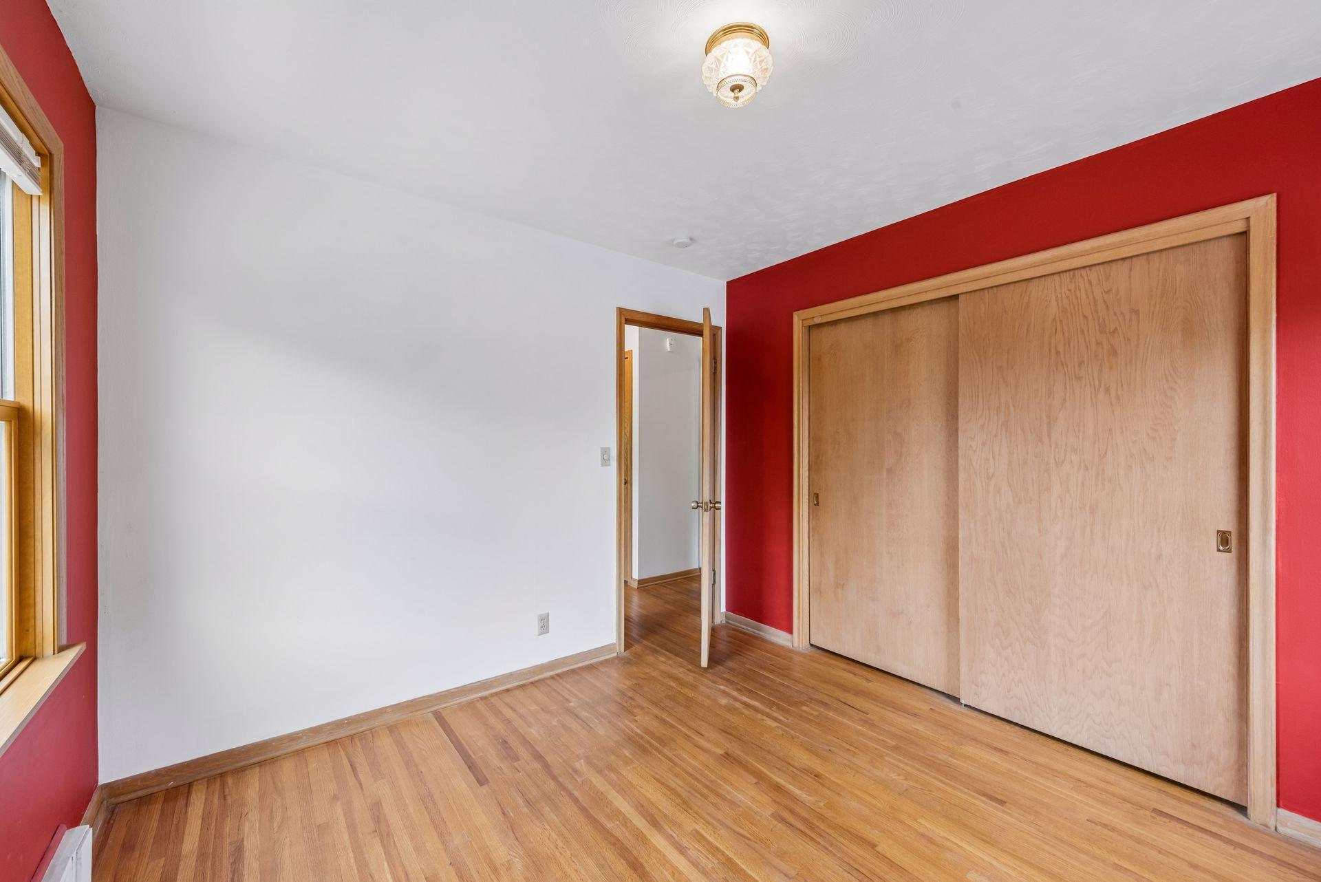 45 Albert Street S Unit: 4