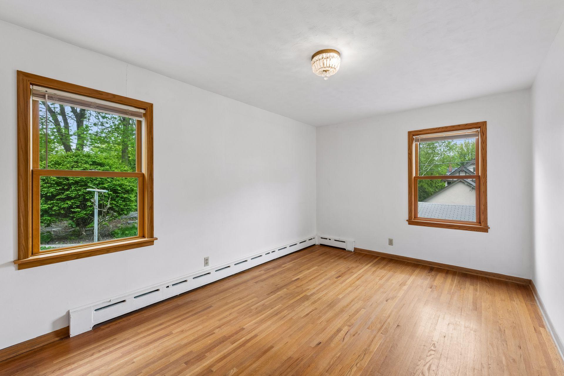 45 Albert Street S Unit: 4