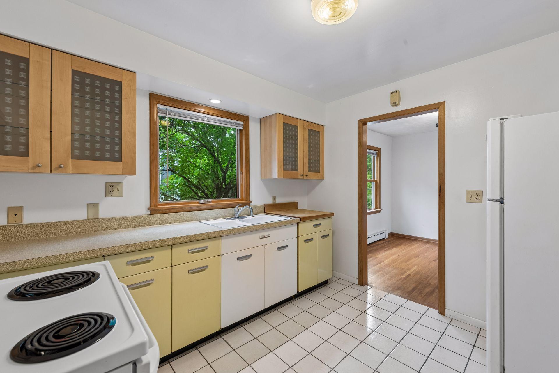 45 Albert Street S Unit: 4
