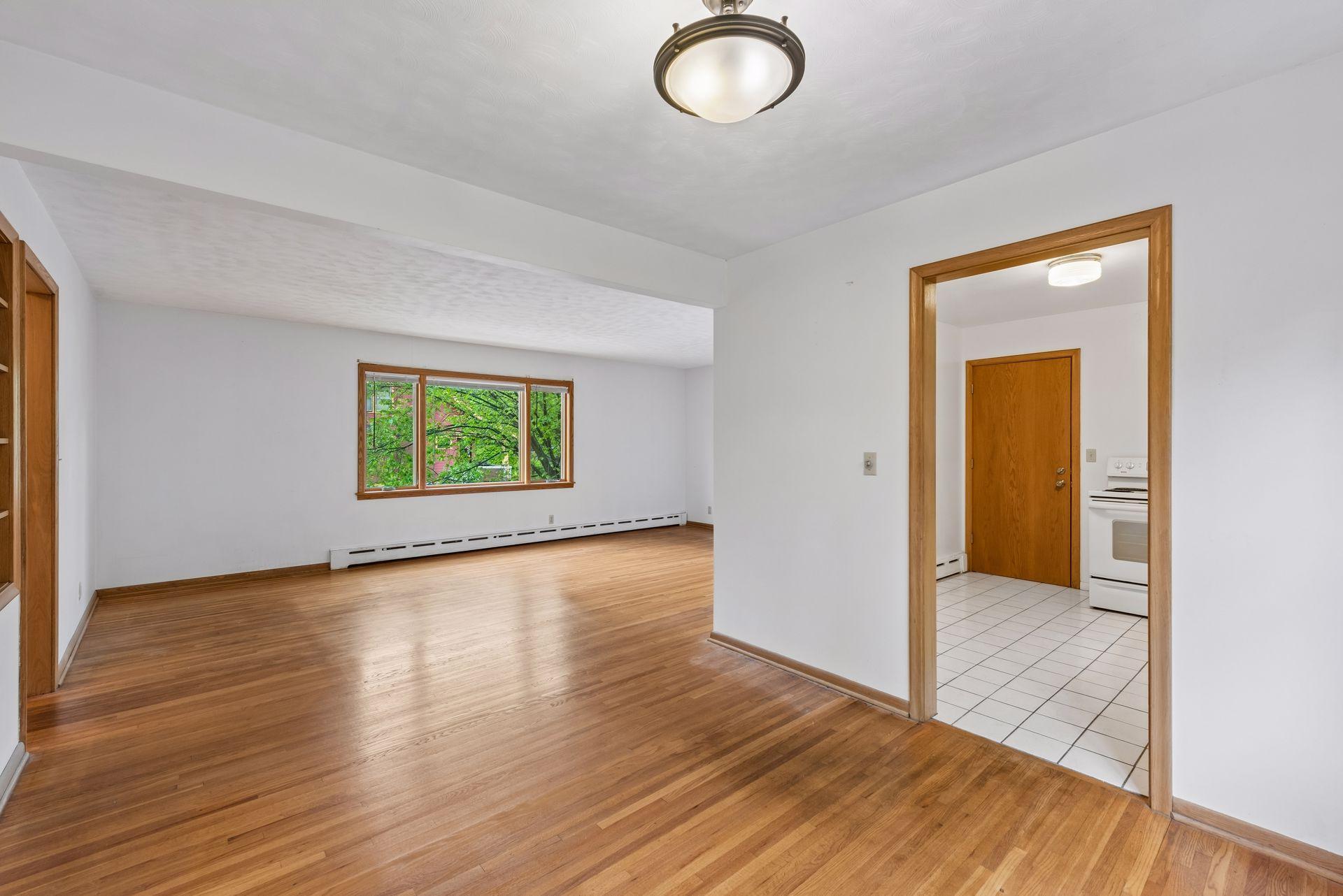 45 Albert Street S Unit: 4