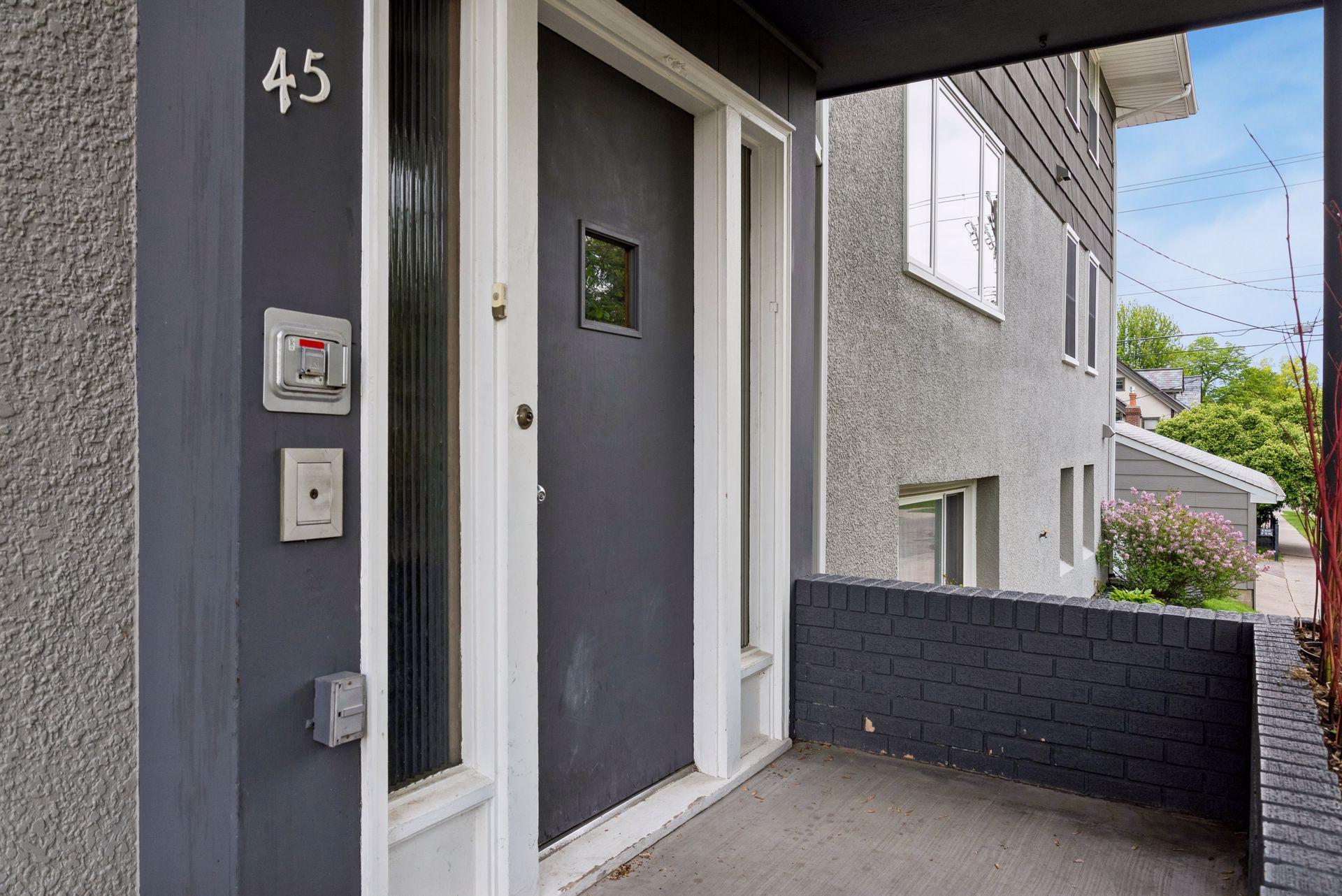 45 Albert Street S Unit: 4