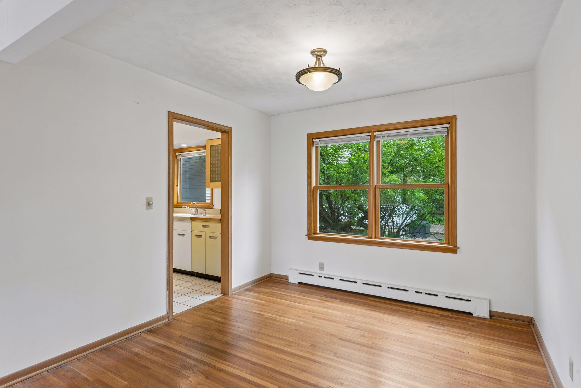 45 Albert Street S Unit: 4