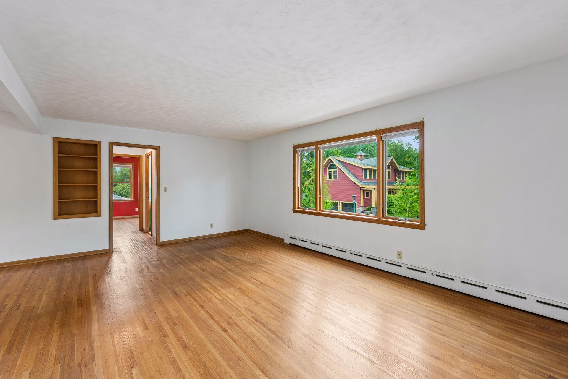 45 Albert Street S Unit: 4