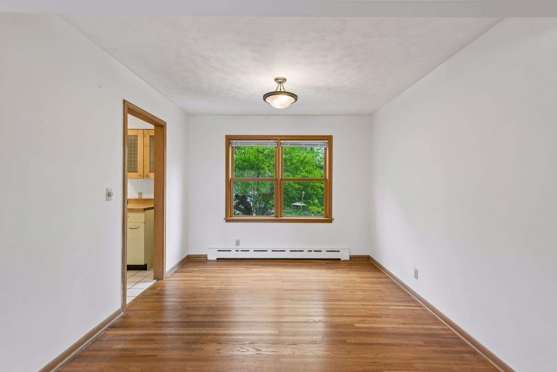 45 Albert Street S Unit: 4