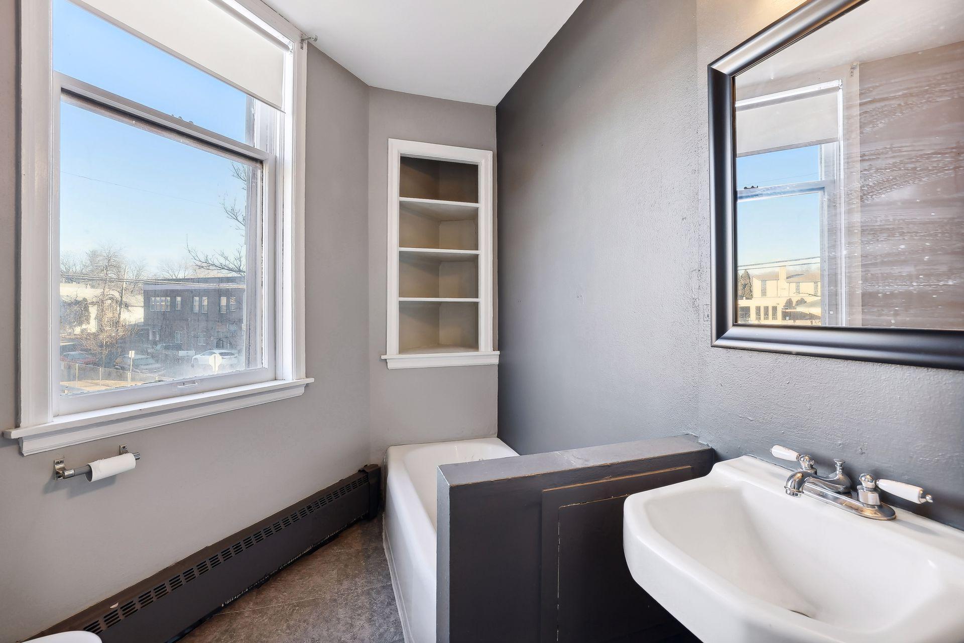 965 7th Street W