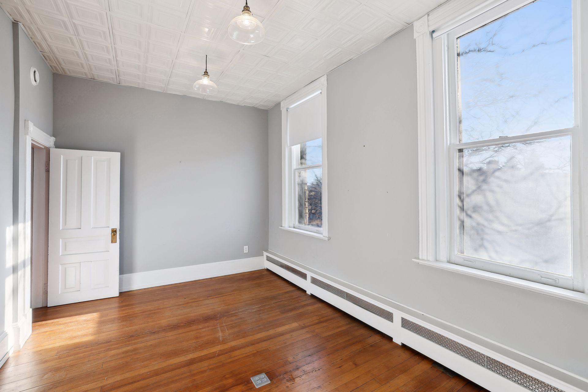 965 7th Street W