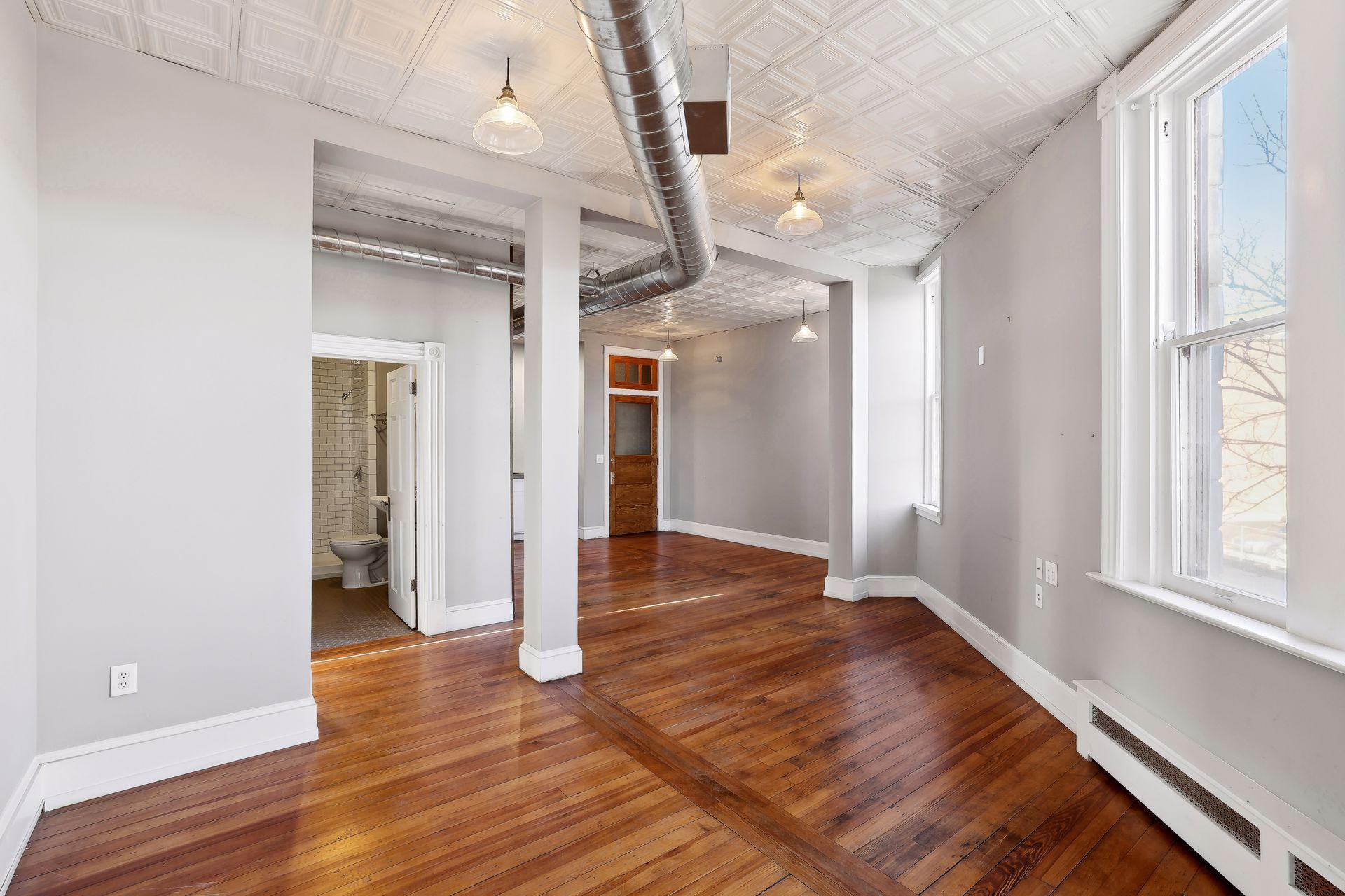 965 7th Street W