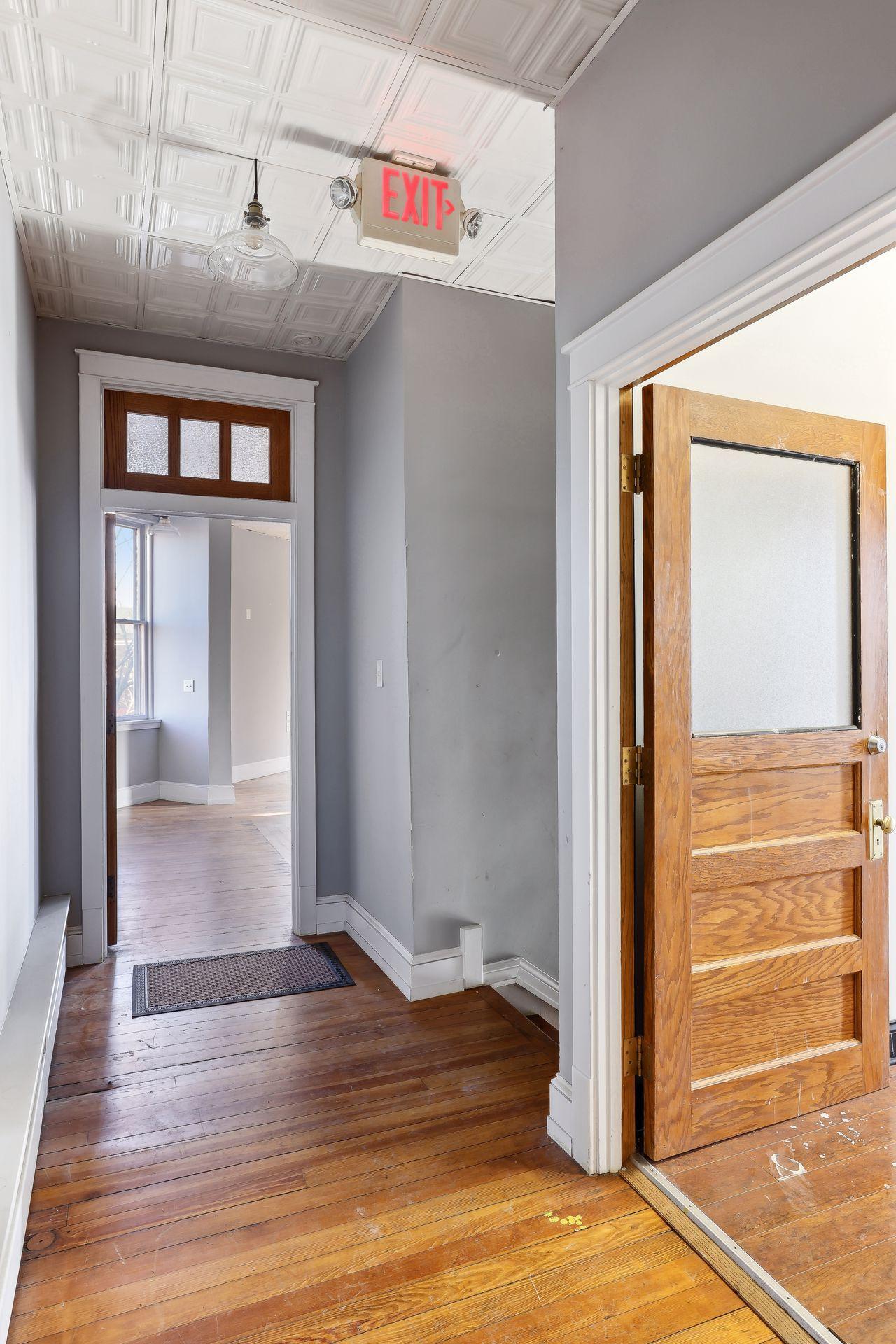 965 7th Street W