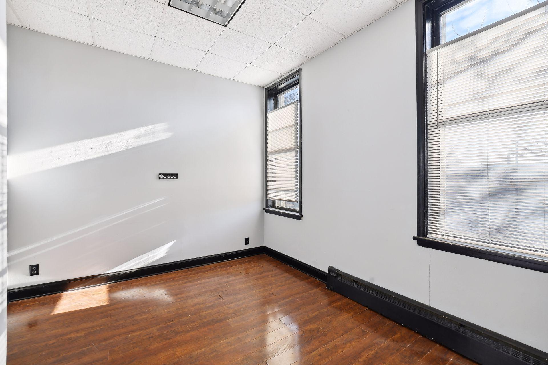 965 7th Street W