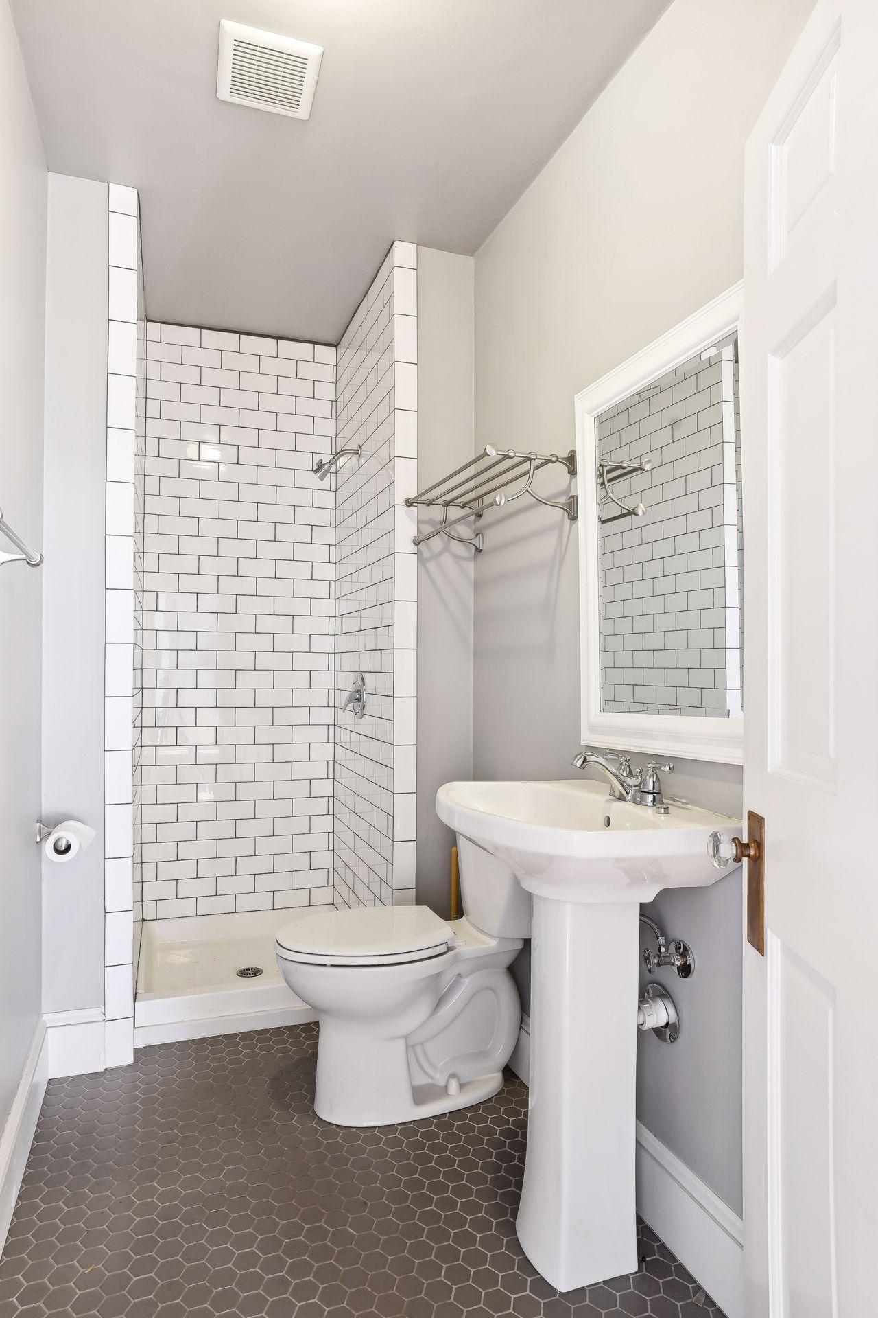 965 7th Street W