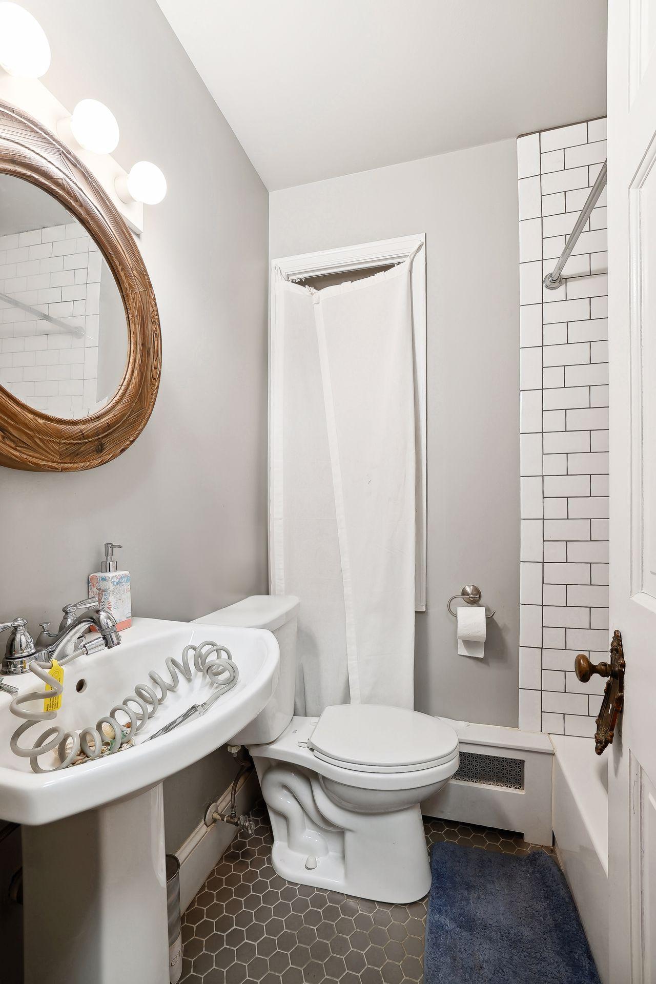 965 7th Street W