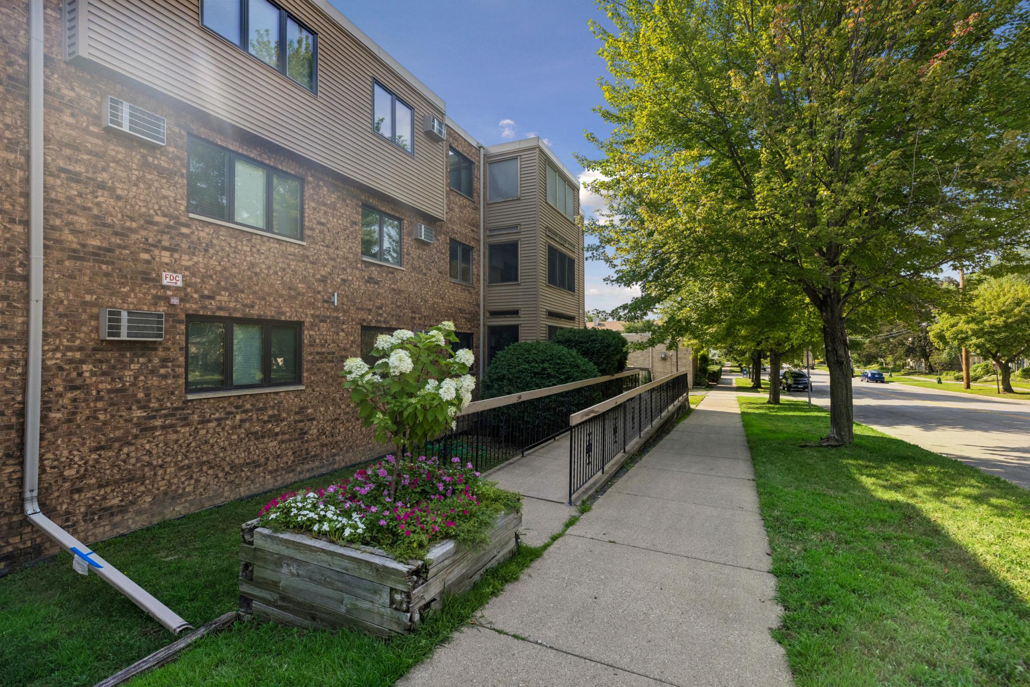 1034 Cleveland Avenue S Unit: 105