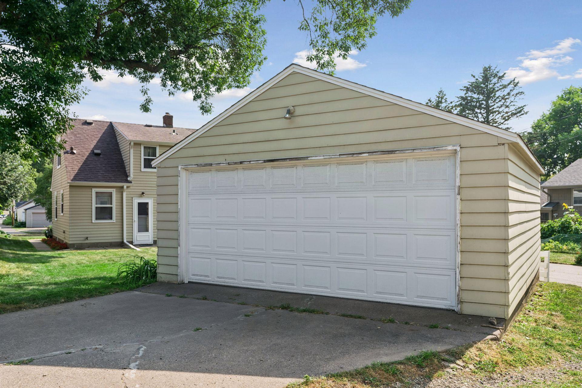 2245 Highland Parkway
