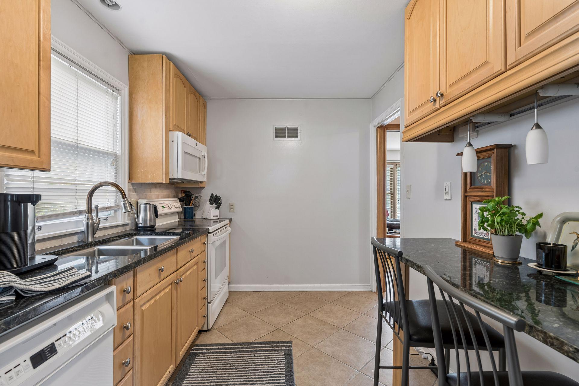 2245 Highland Parkway