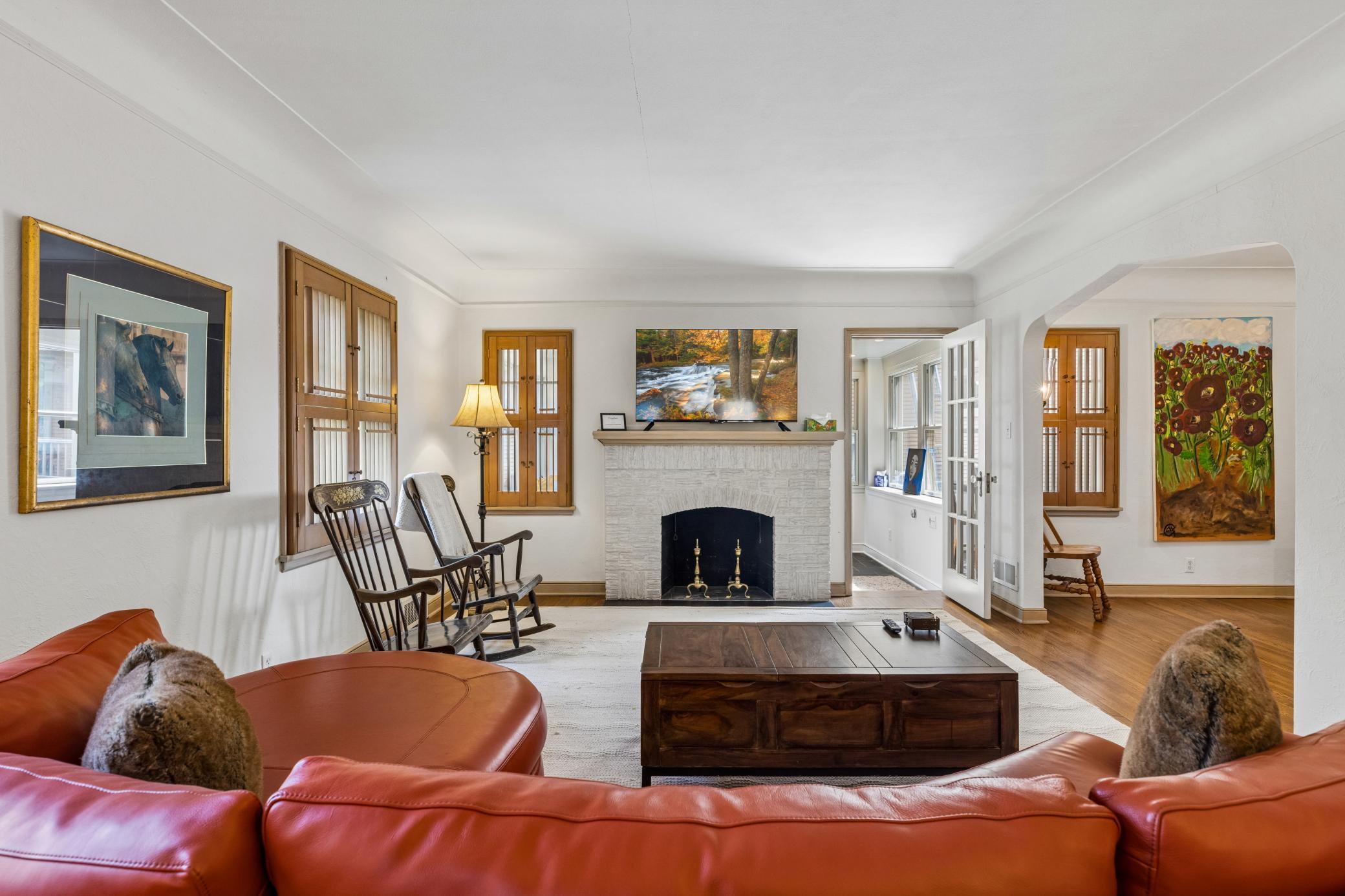 1197 Como Boulevard W